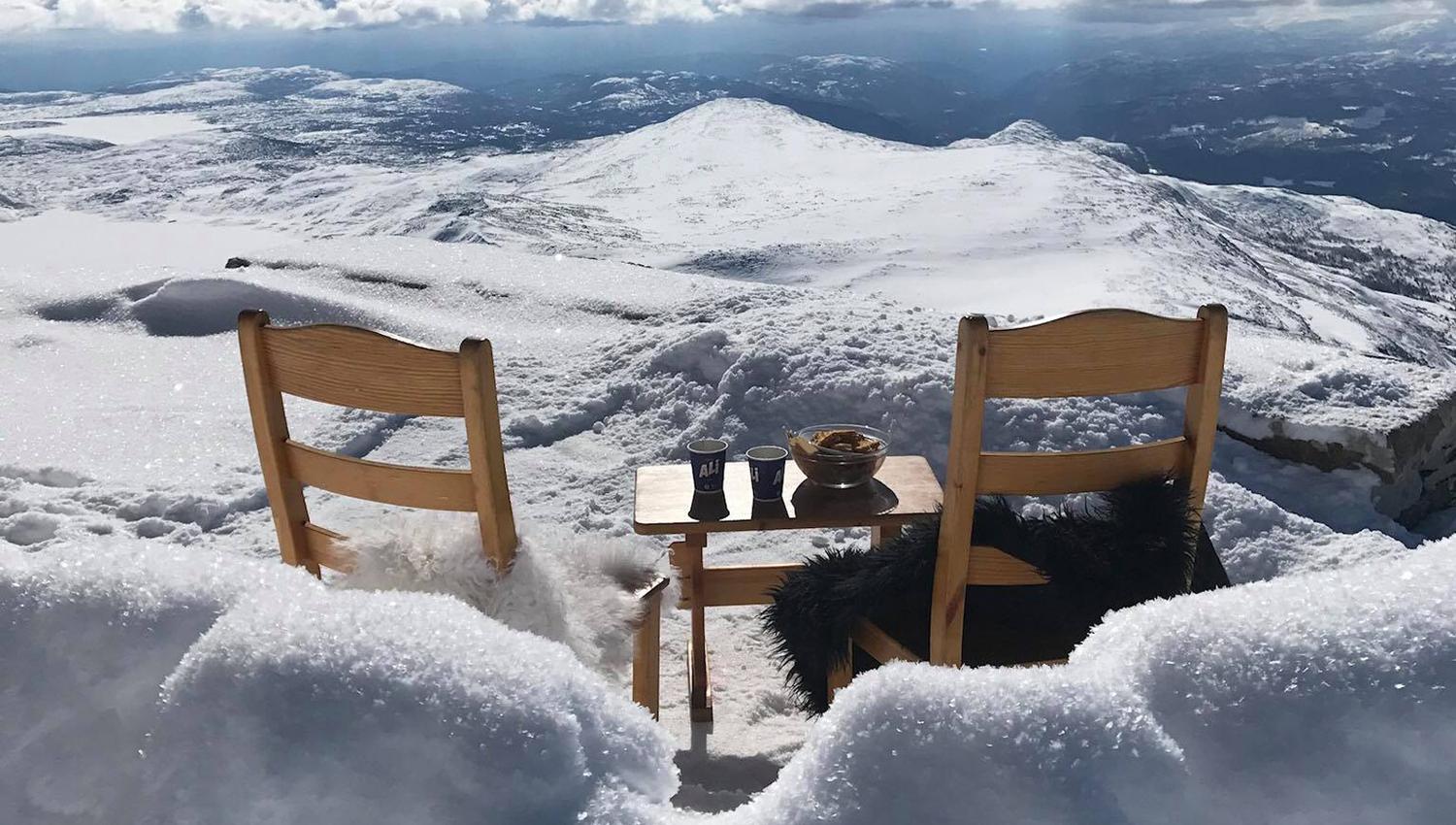 Flott utsikt fra Gaustatoppen Turisthytte