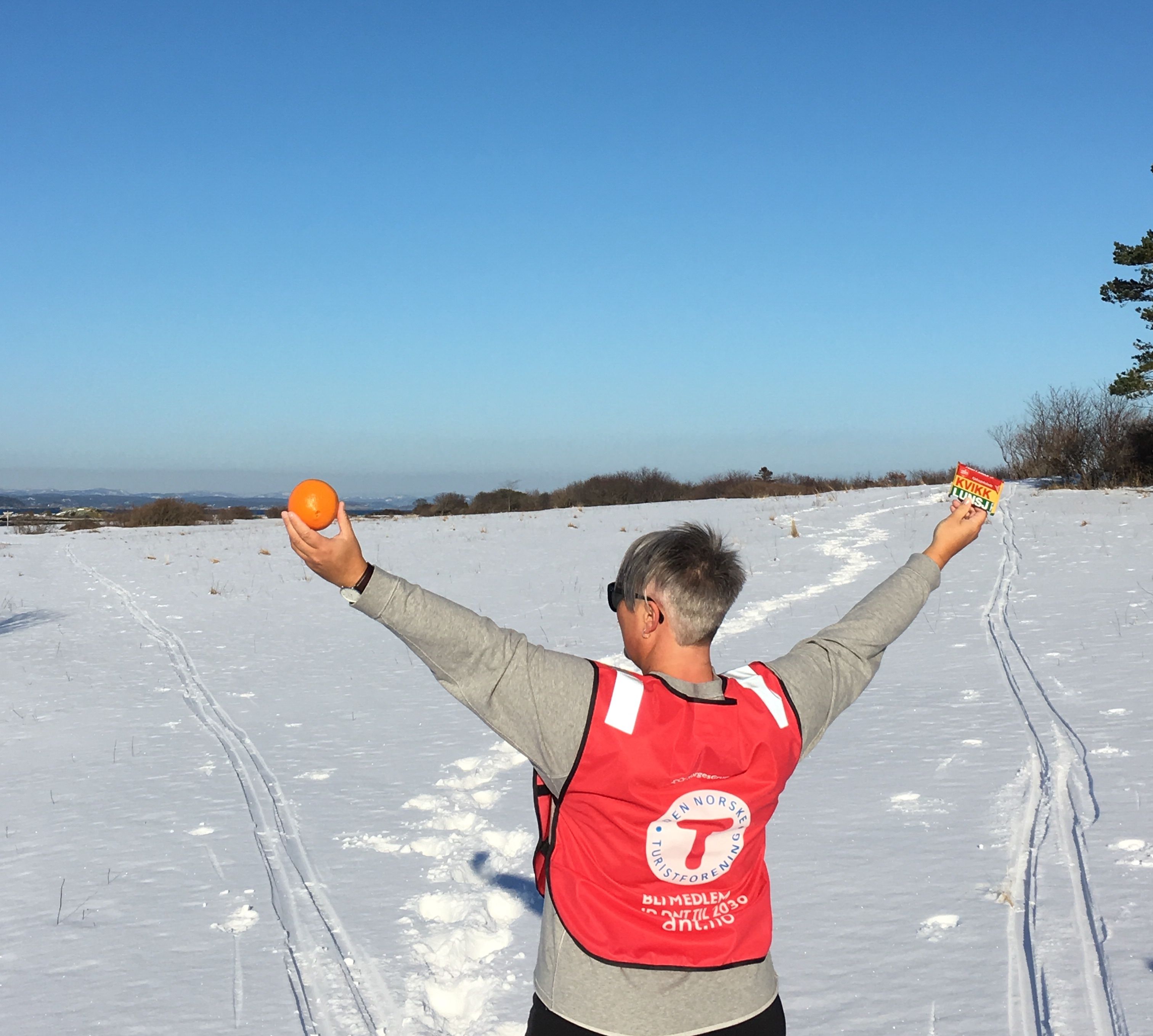 Ruth, snø, kvikklunsj og appelsin