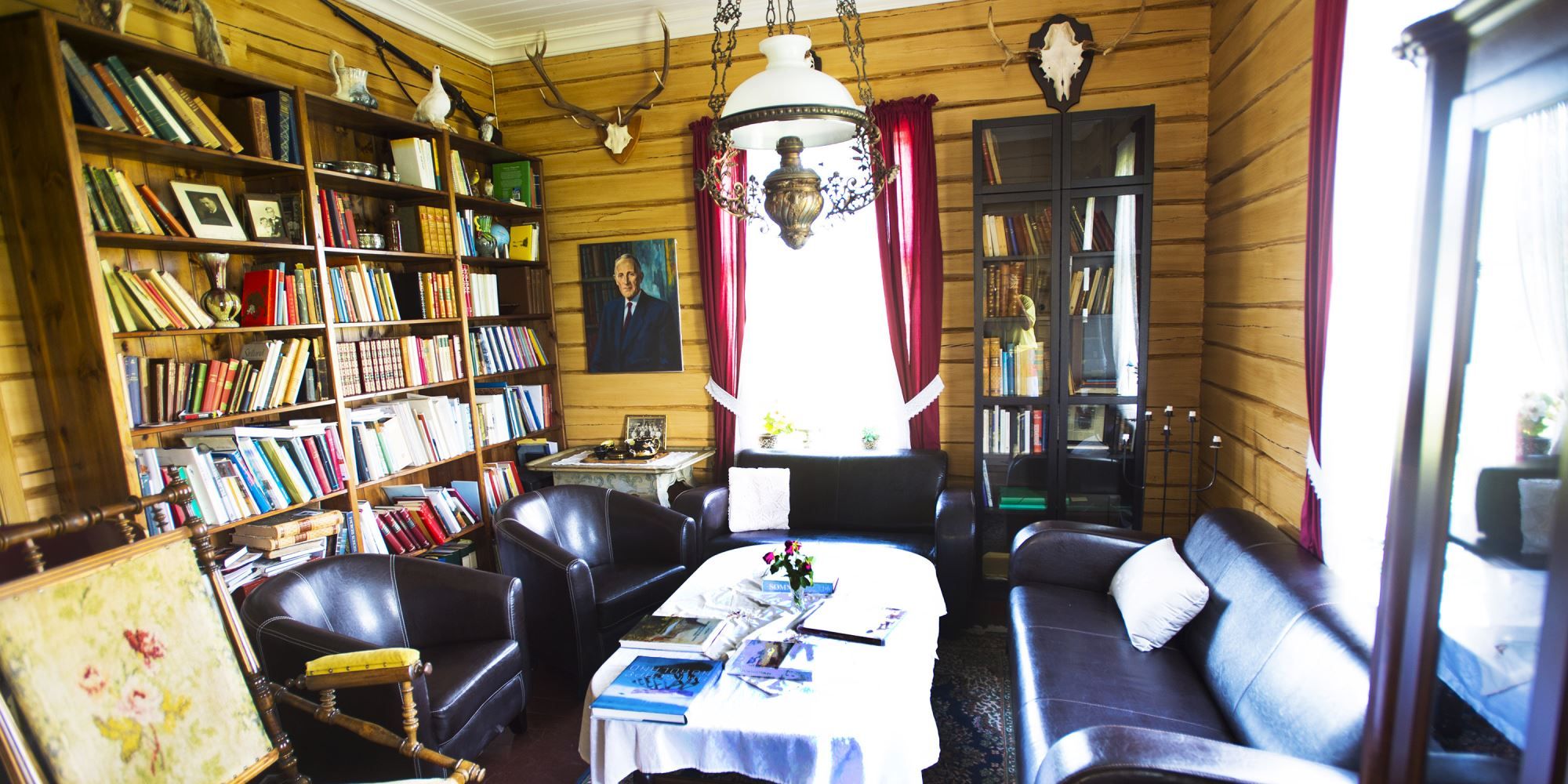 Biblioteket i hovedhuset. 