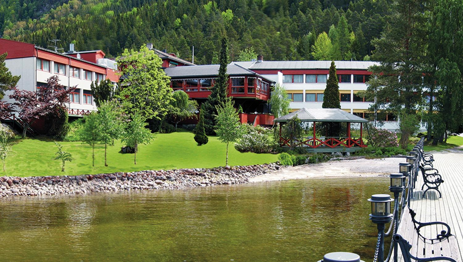 Hotellet ligger rett ved Byglandsfjord