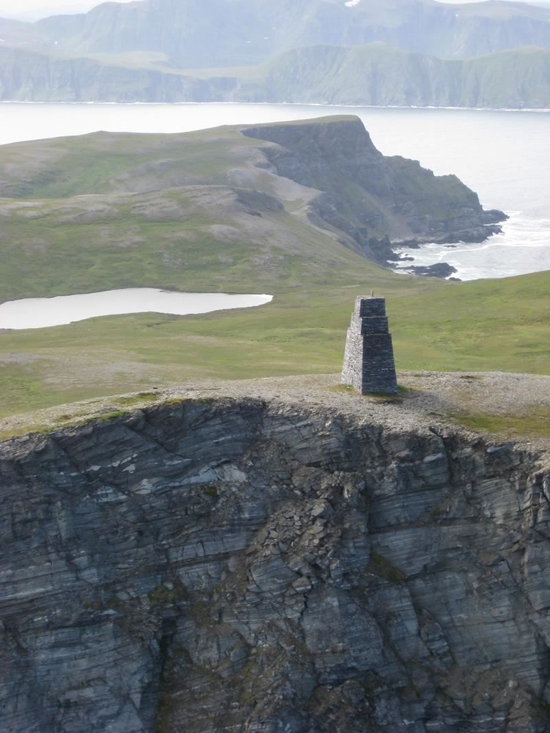 Kjøttvikvarden på Sørøya i Hammerfest kommune. Attraksjon på Sørøya på langs. 