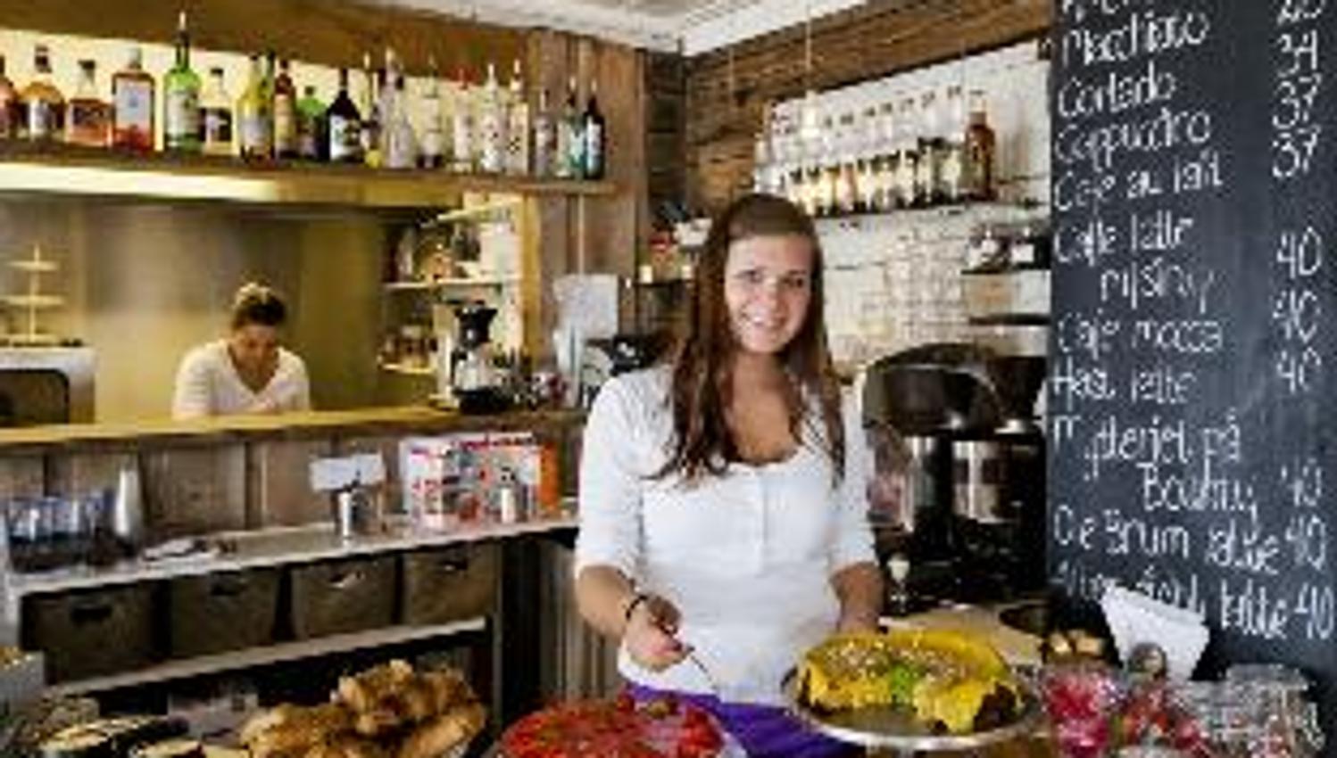 Employee at Bakgården Café