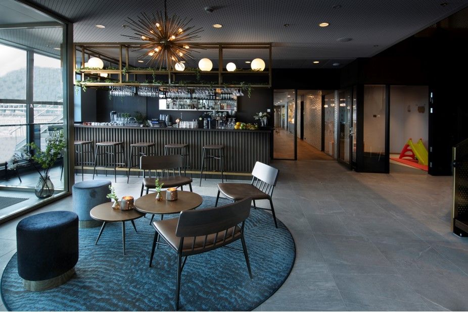 Mingleområde og bar på Mandal Hotel