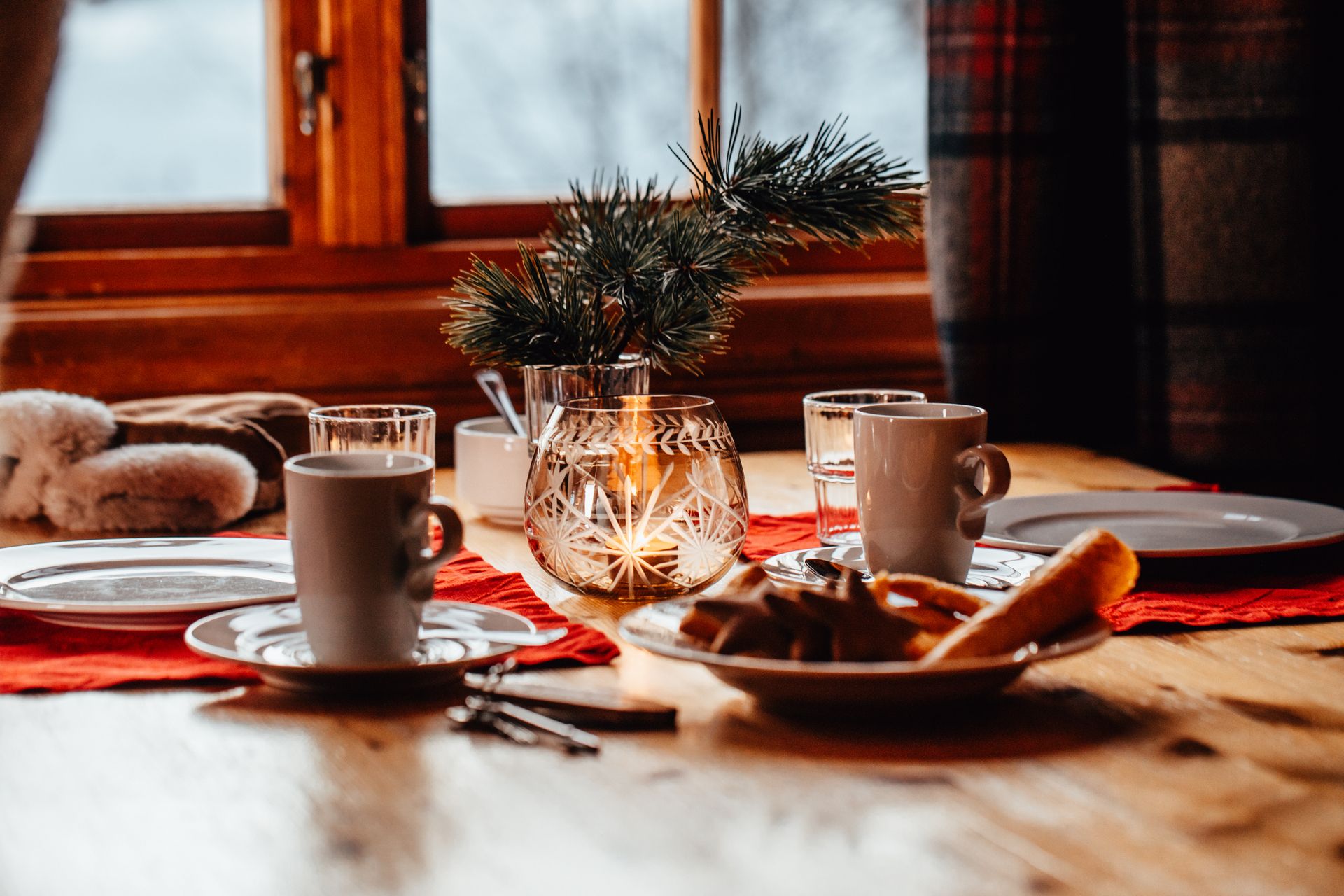 Christmas table in cabin 
