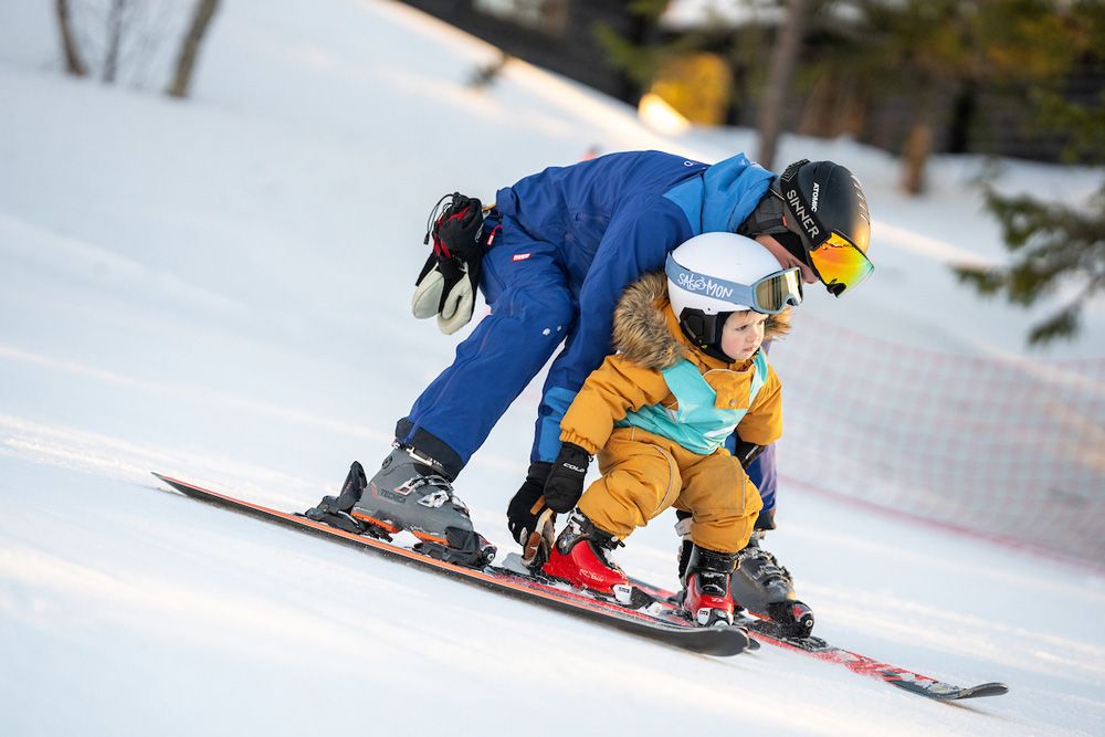 far lærer barn å stå på ski