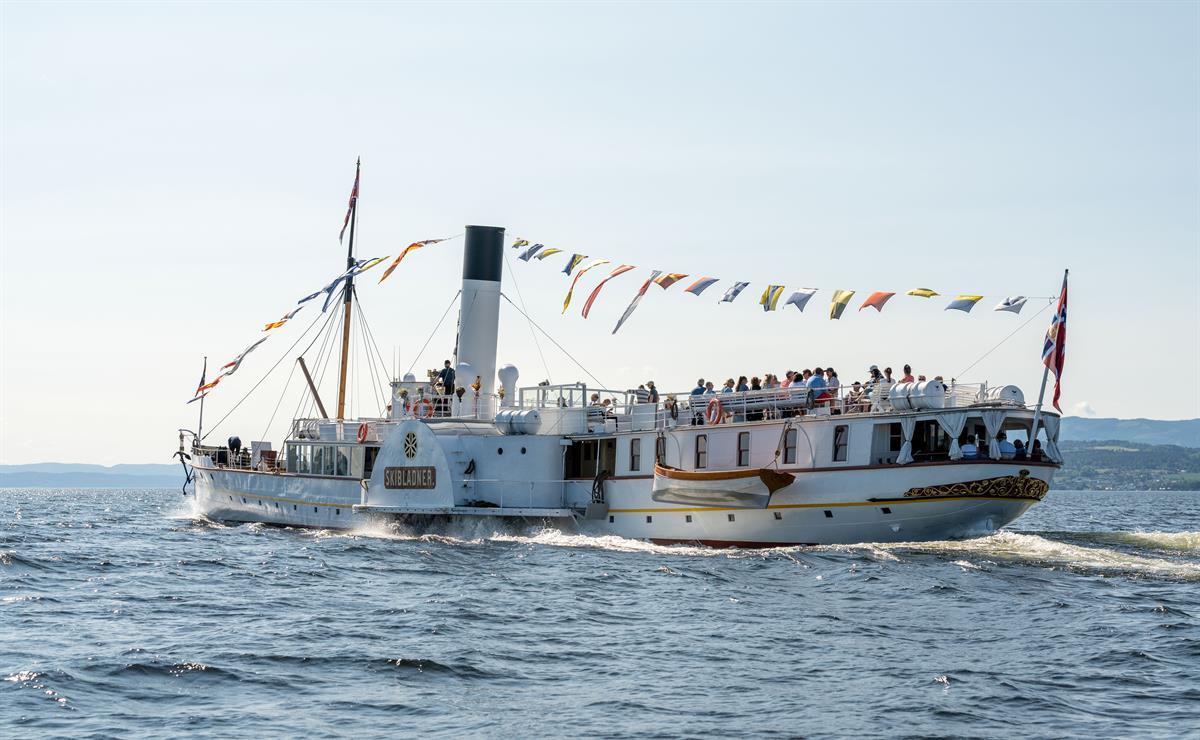 Skibladner i rute på Mjøsa