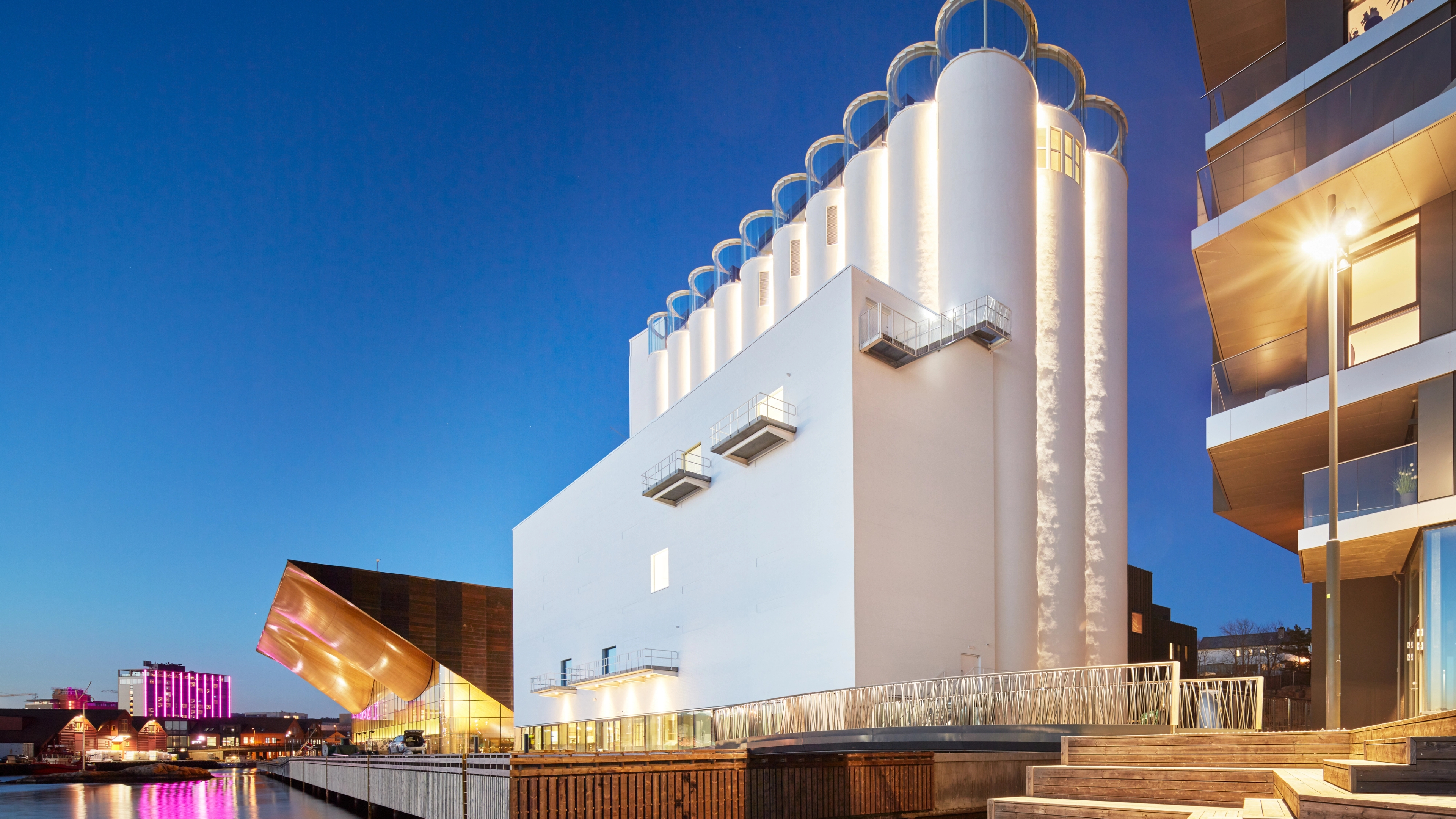 Kunstsiloen, en tidligere kornsilo som er gjort om til kunst- og kulturopplevelser ved Kristiansand