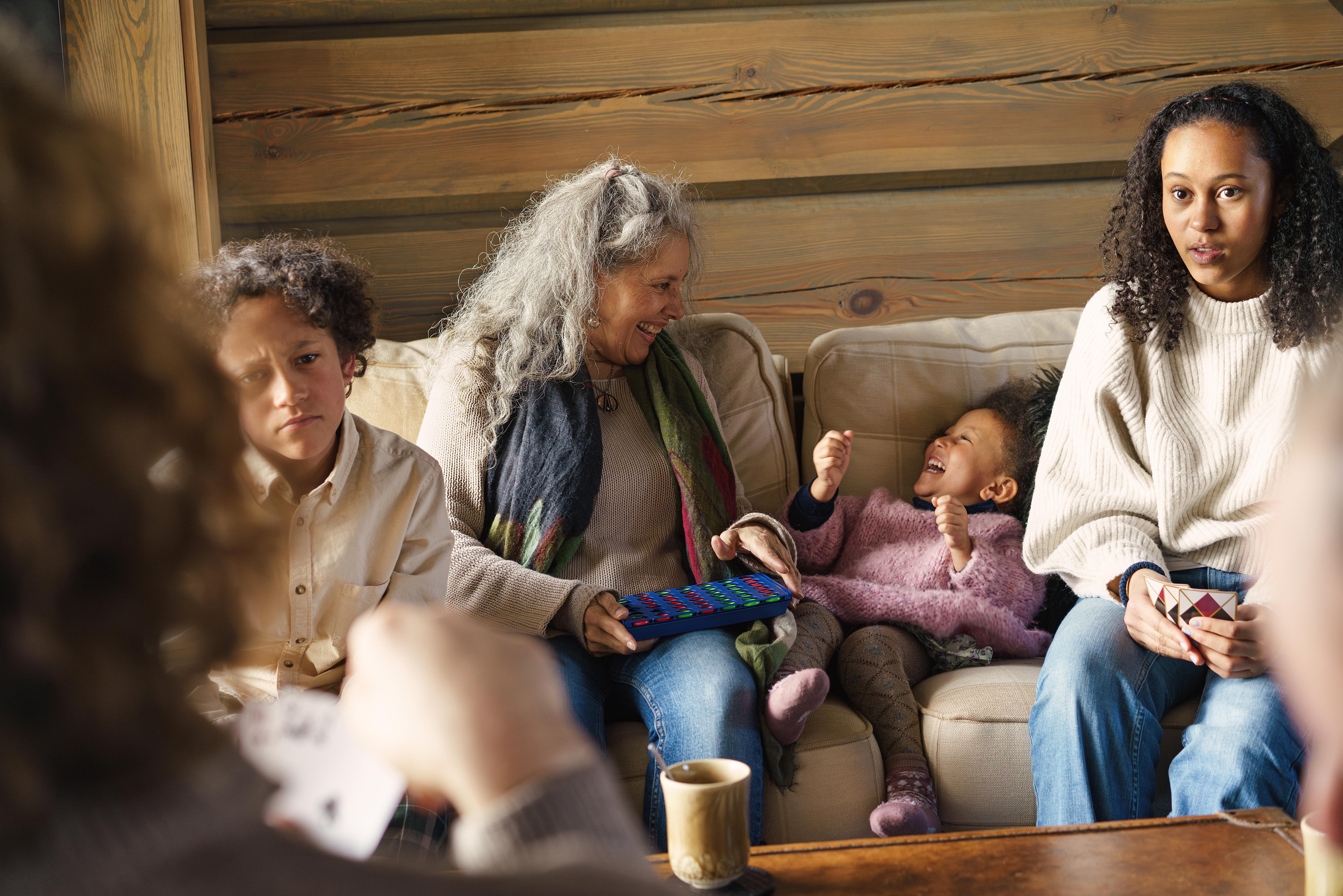 Famliy chilling at a mountain cabin in Beitostølen