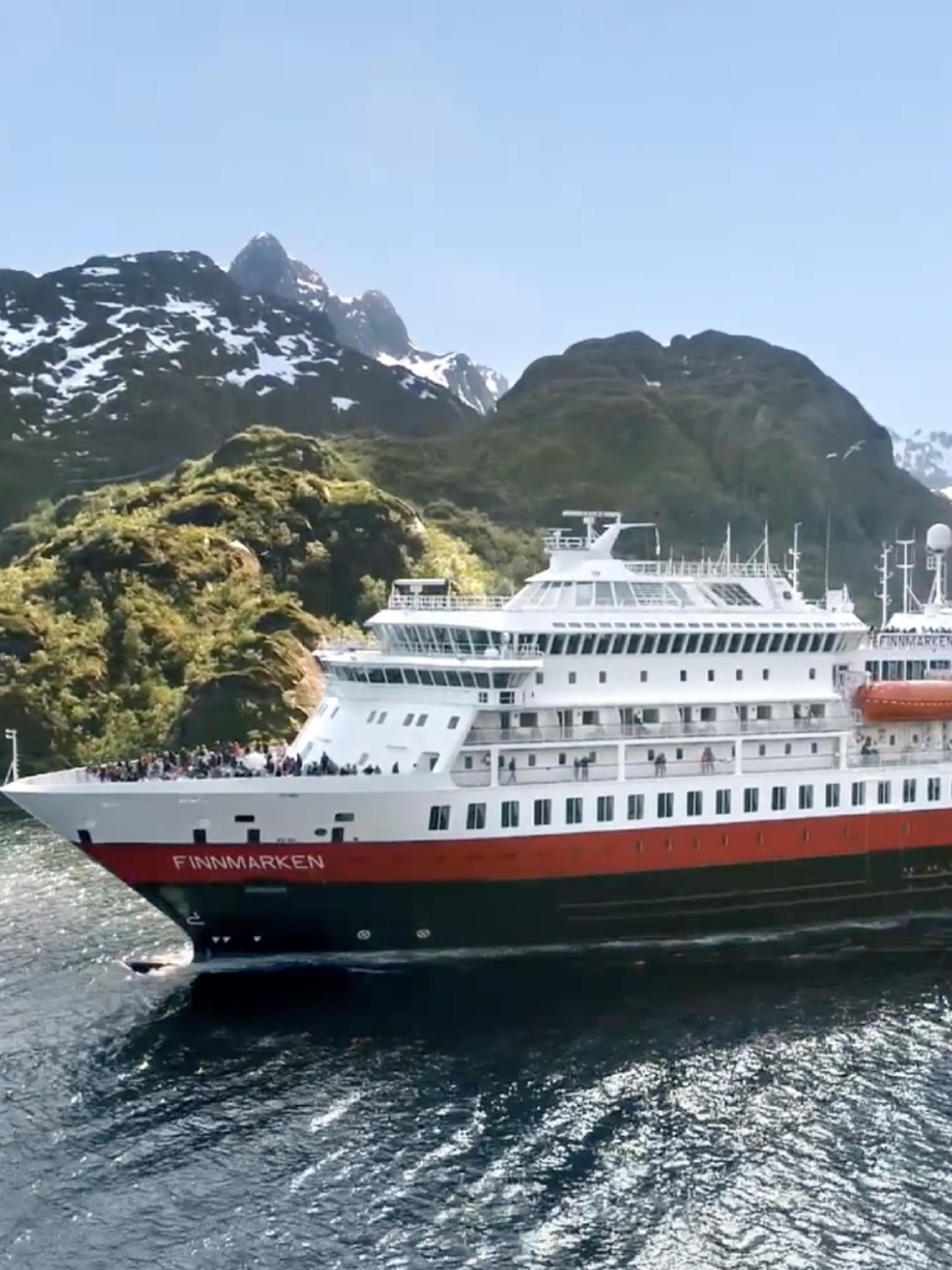 Cruise with Hurtigruten