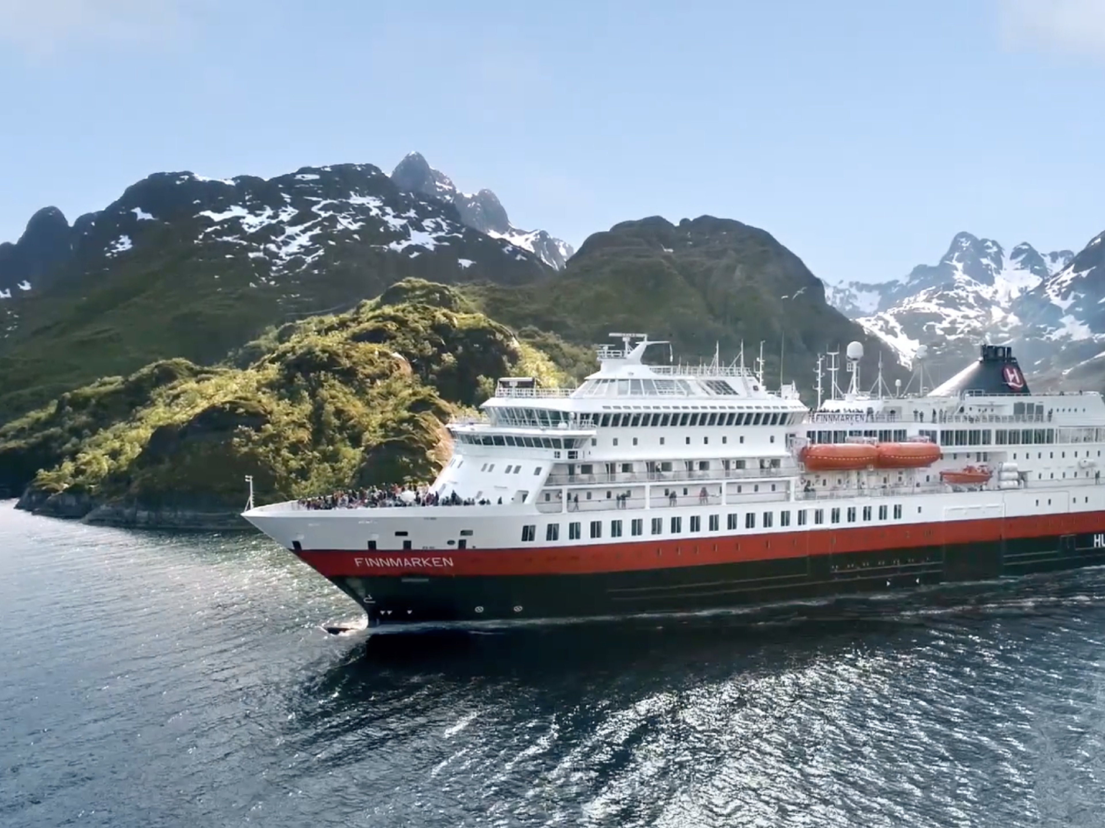 Cruise with Hurtigruten