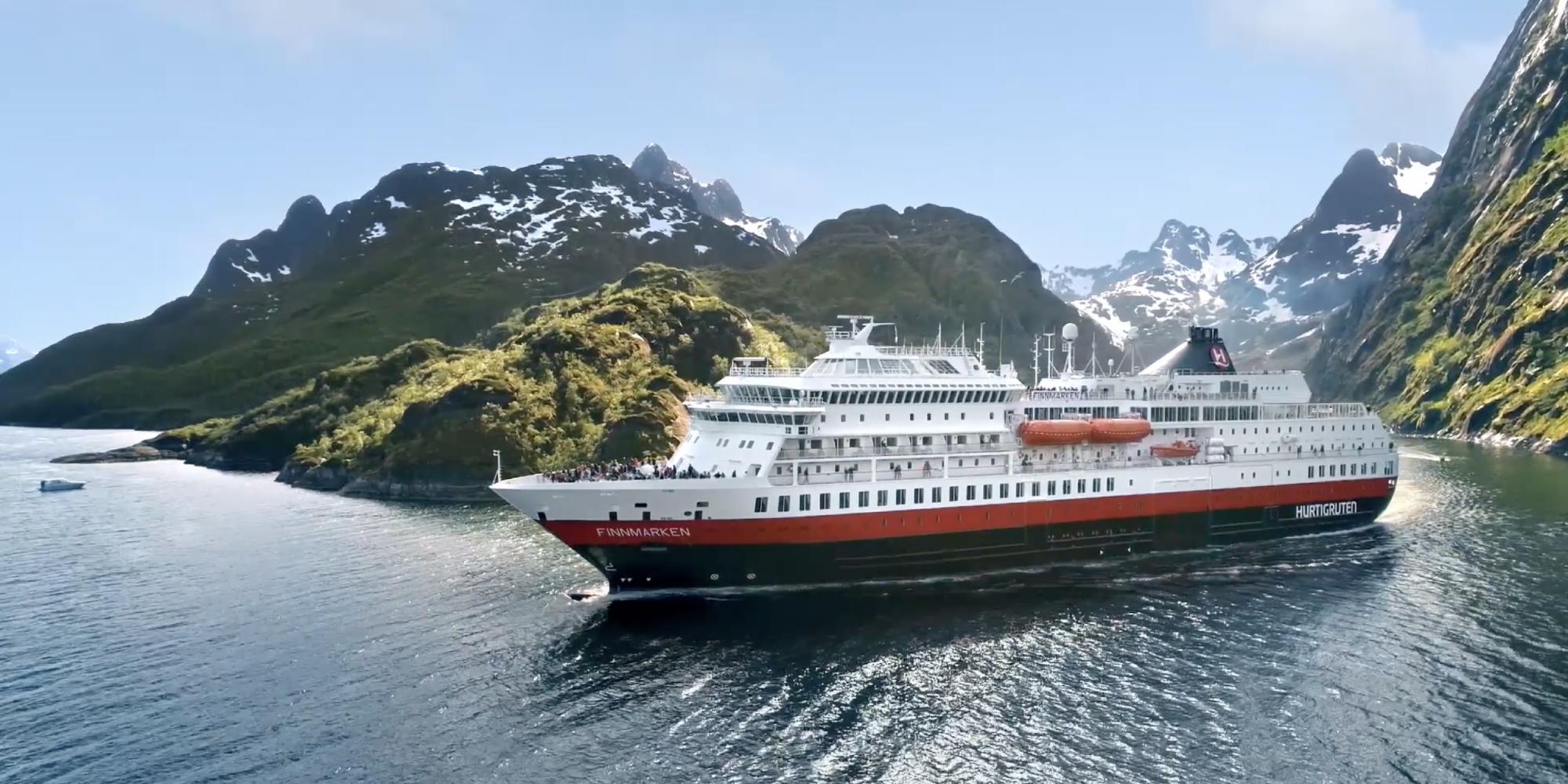 Cruise with Hurtigruten