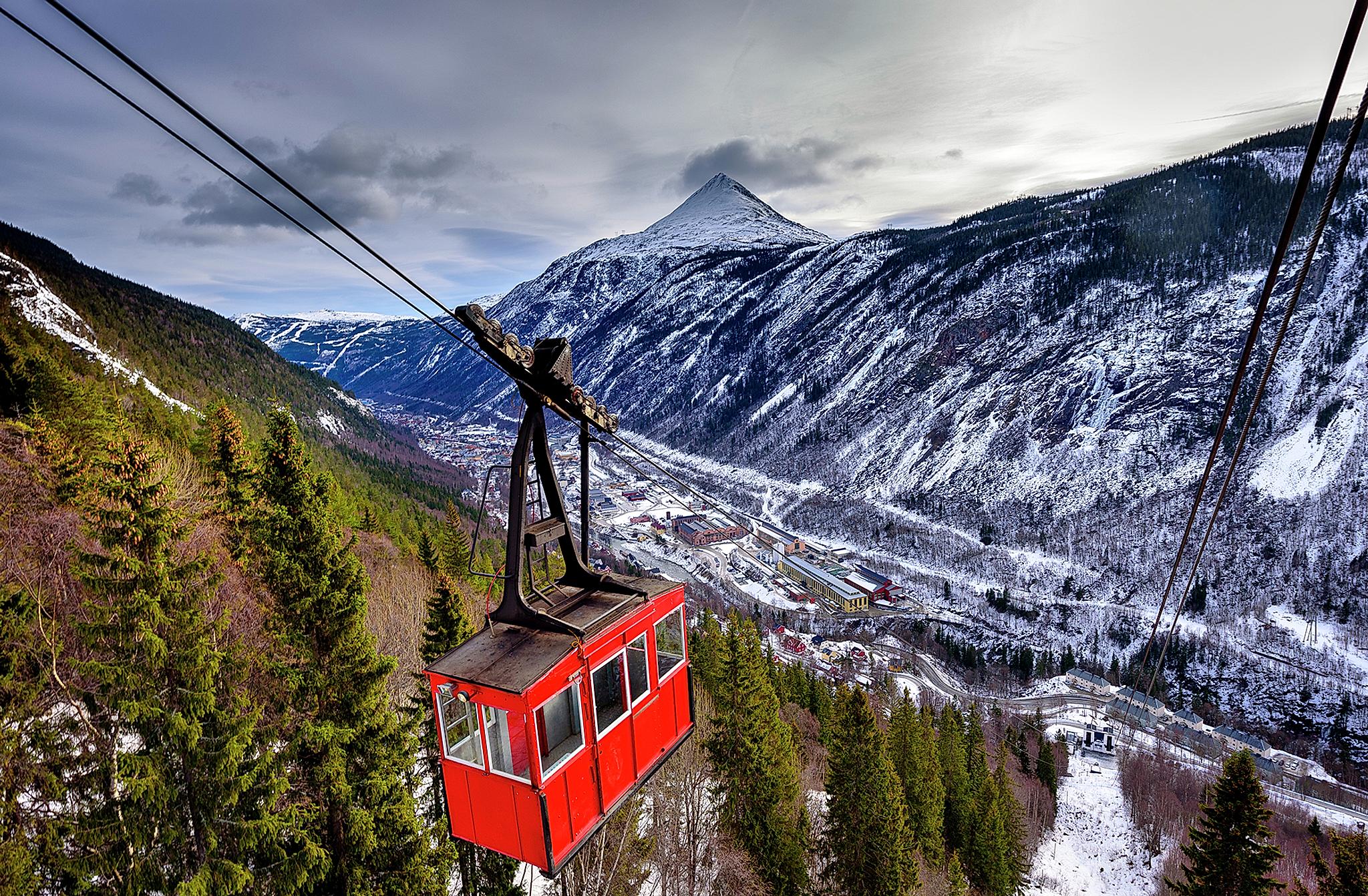 The Krossobanen cable car on its way up the mountain from Rjukan in Telemark, Norway