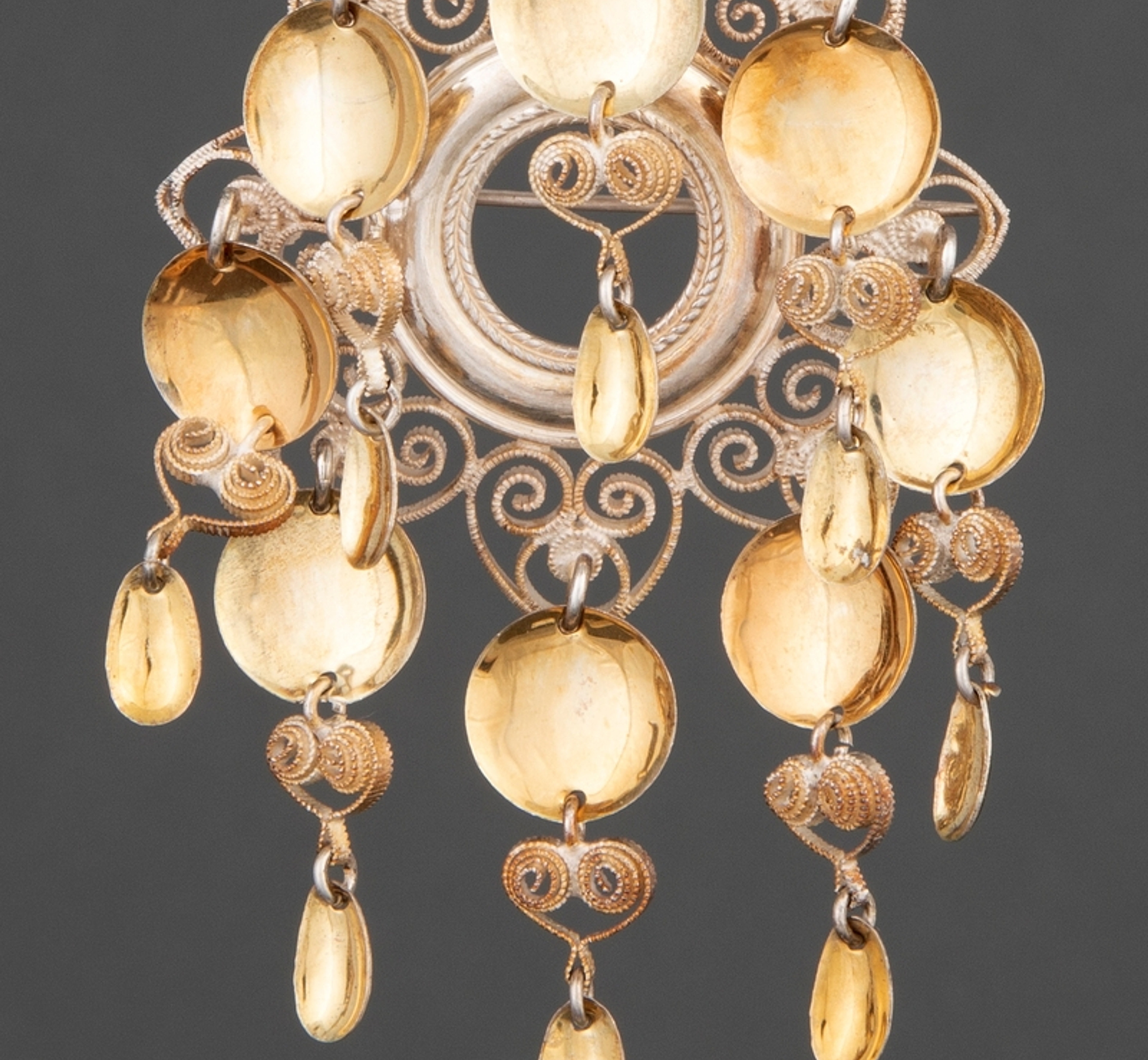 Løvsølje – a traditional Norwegian leaf-shaped brooch