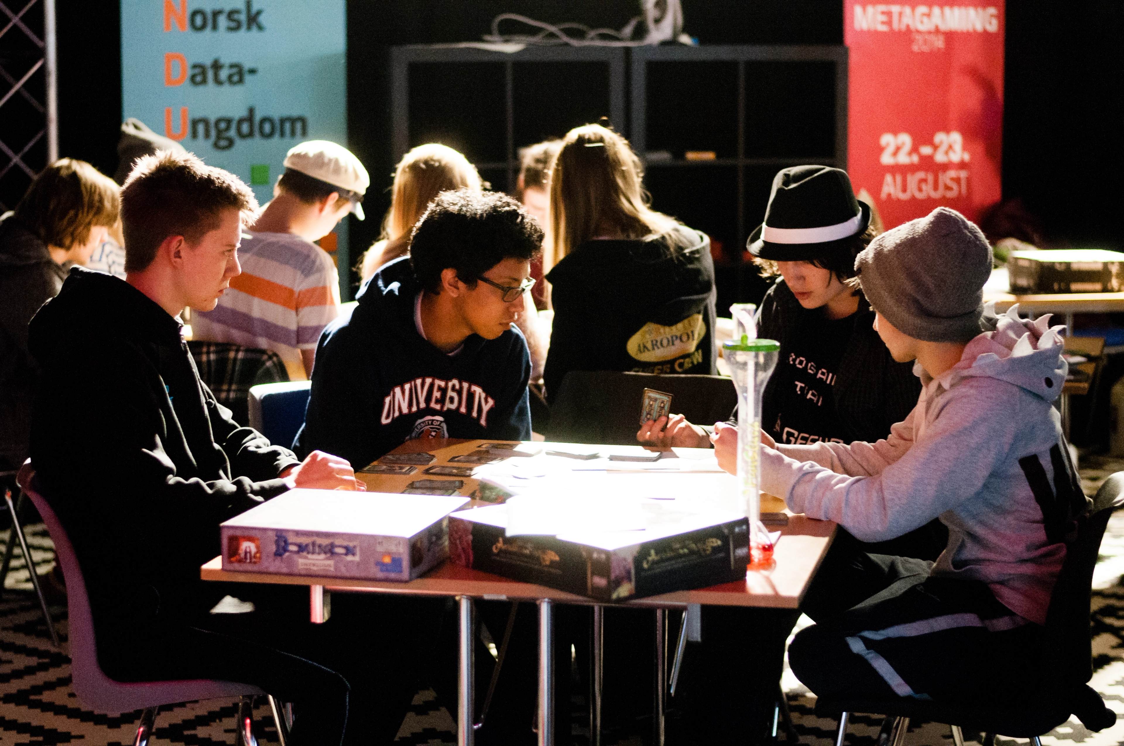Teenagers playing boardgames at KANDUs stand at the gathering