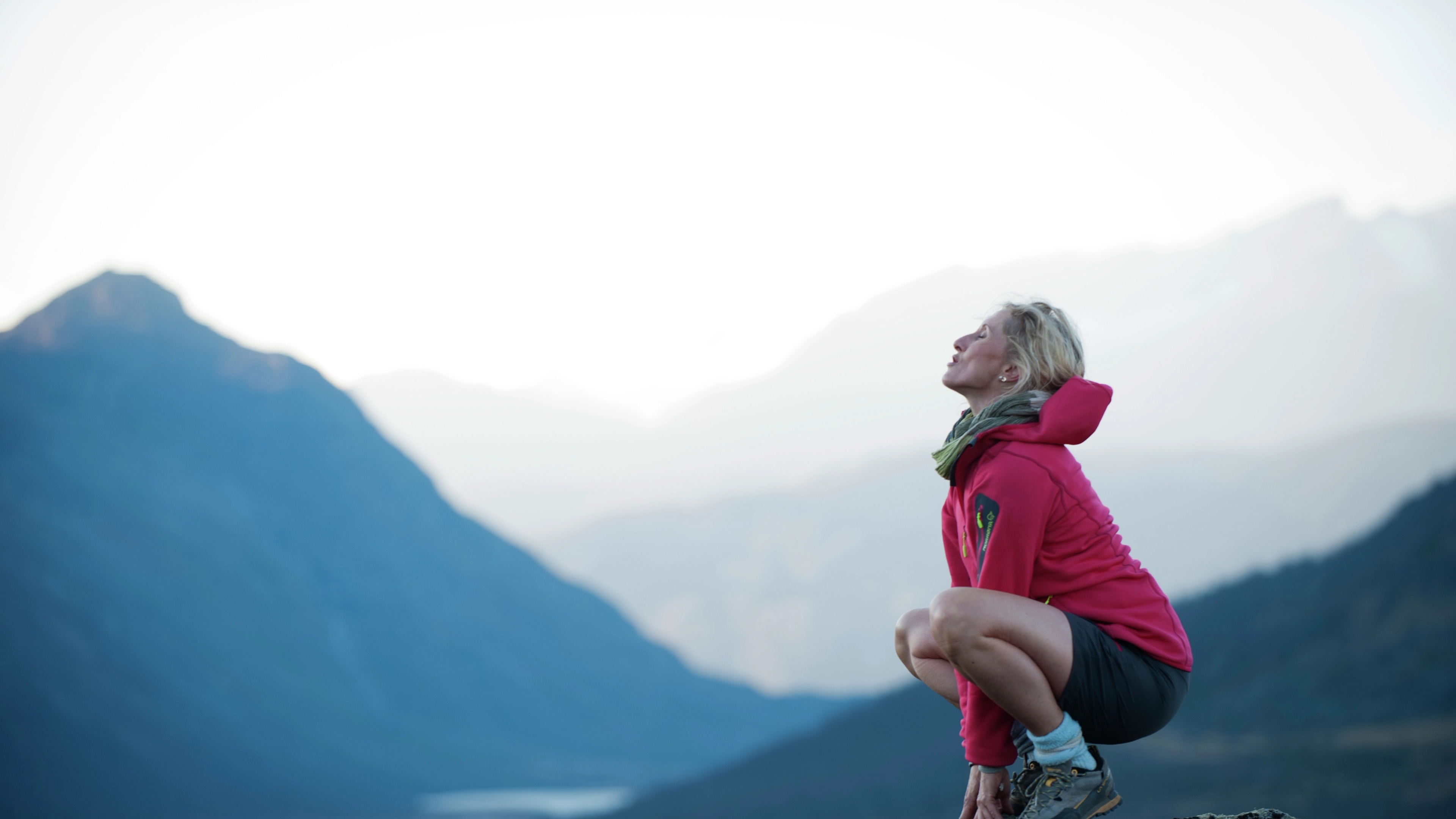 A woman doing yoga in Beitostølen