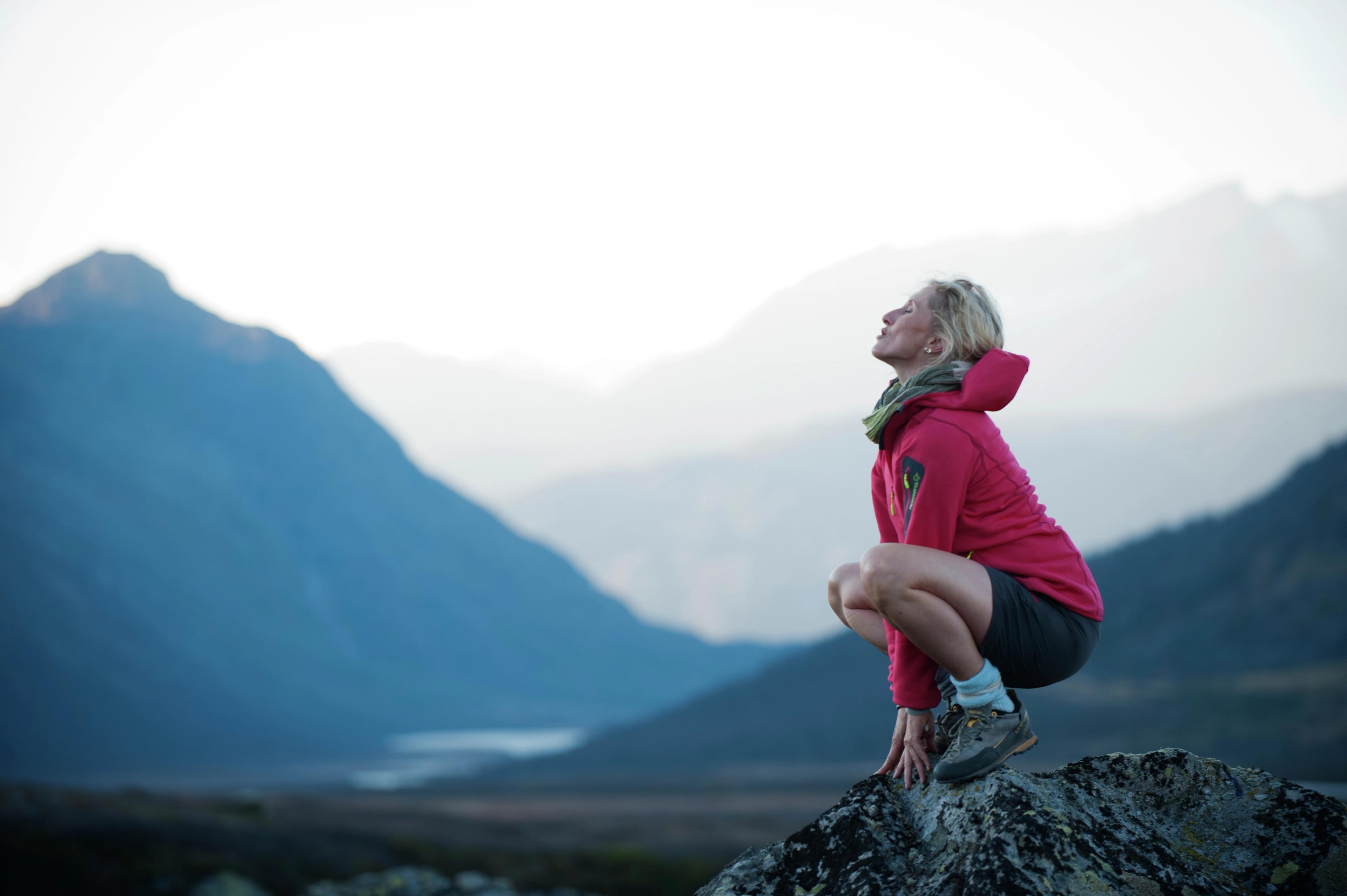 A woman doing yoga in Beitostølen
