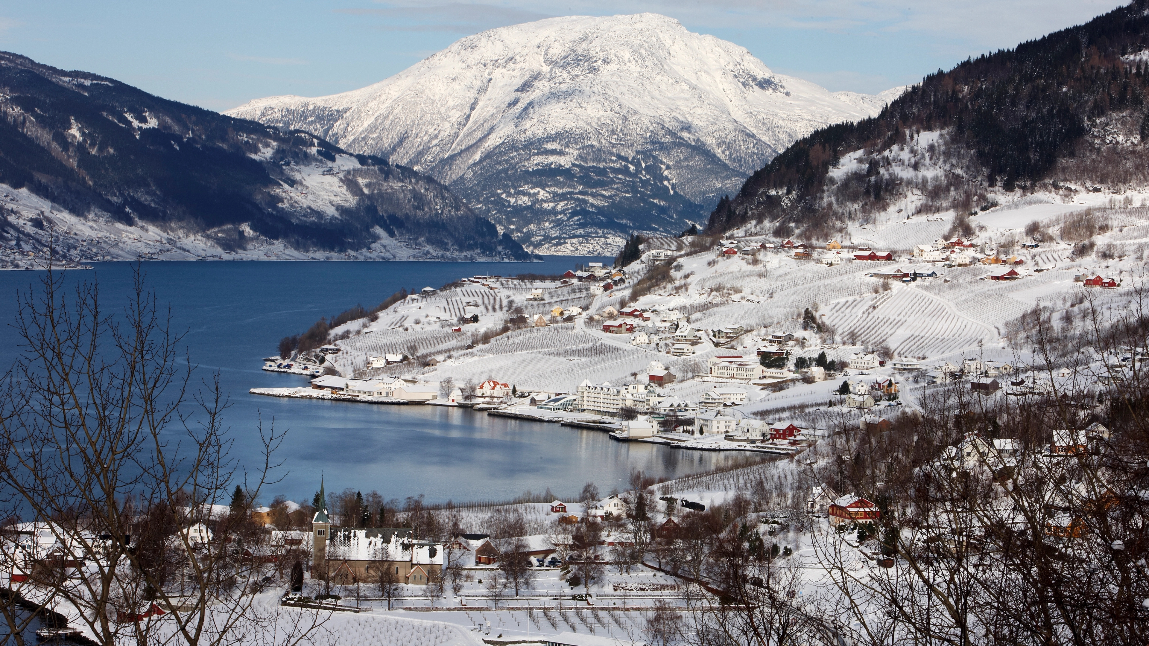 Vinter i Lofthus ved Hardangerfjorden på Vestlandet