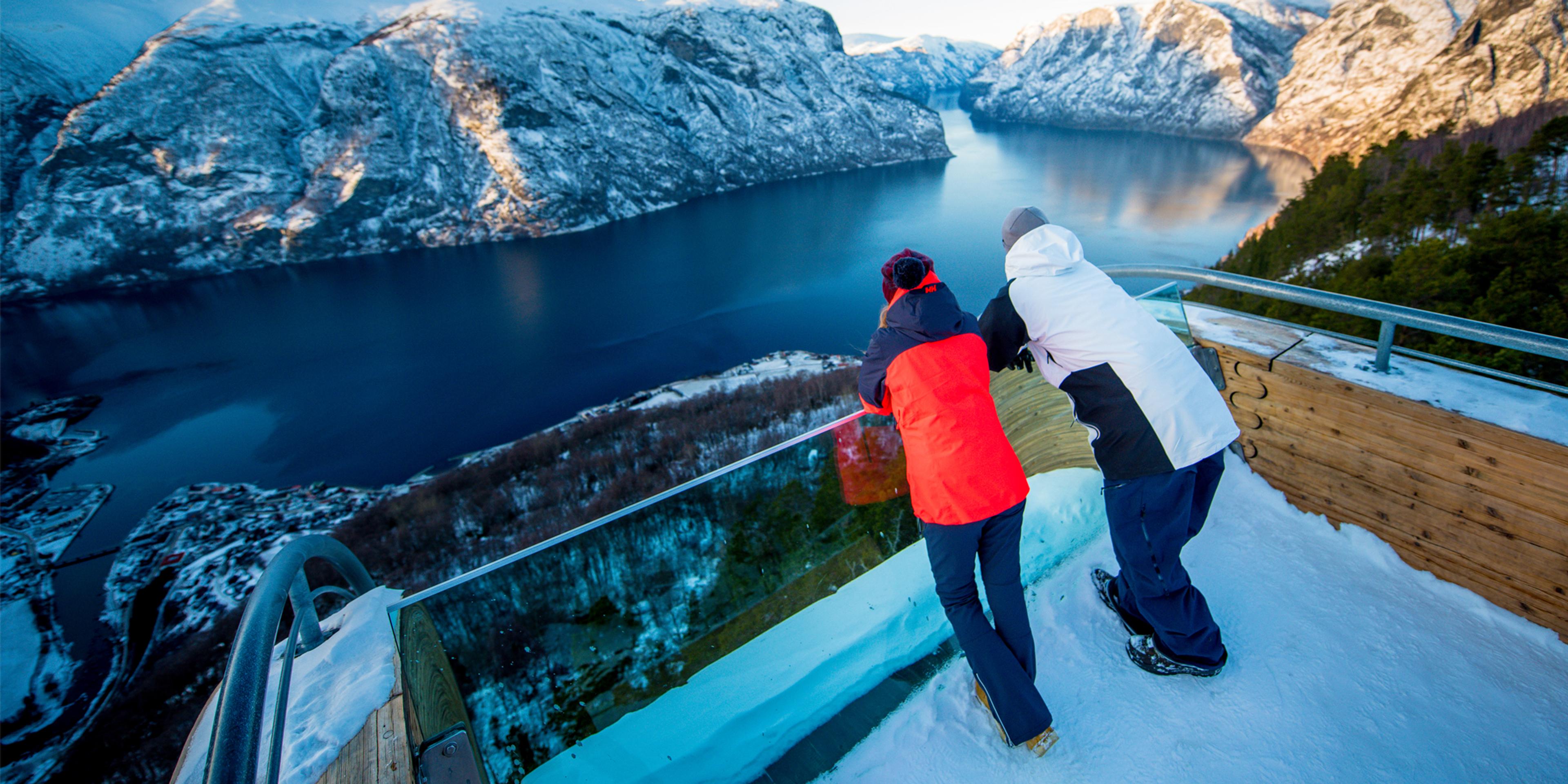 People at the Stegastein viewpoint in Aurland
