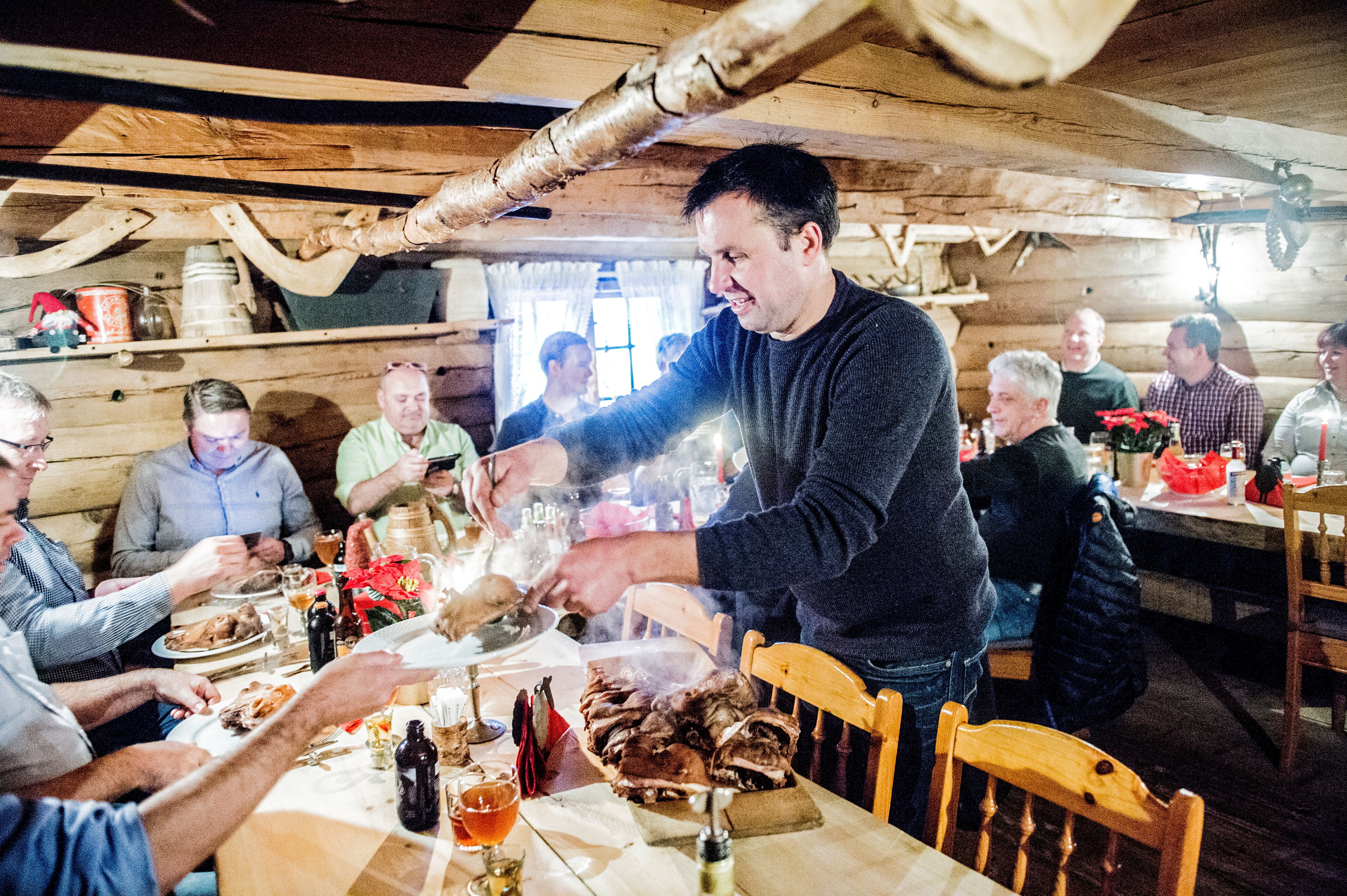 A person serving smalahove sheep’s head at Smalahovetunet in Voss, Fjord Norway