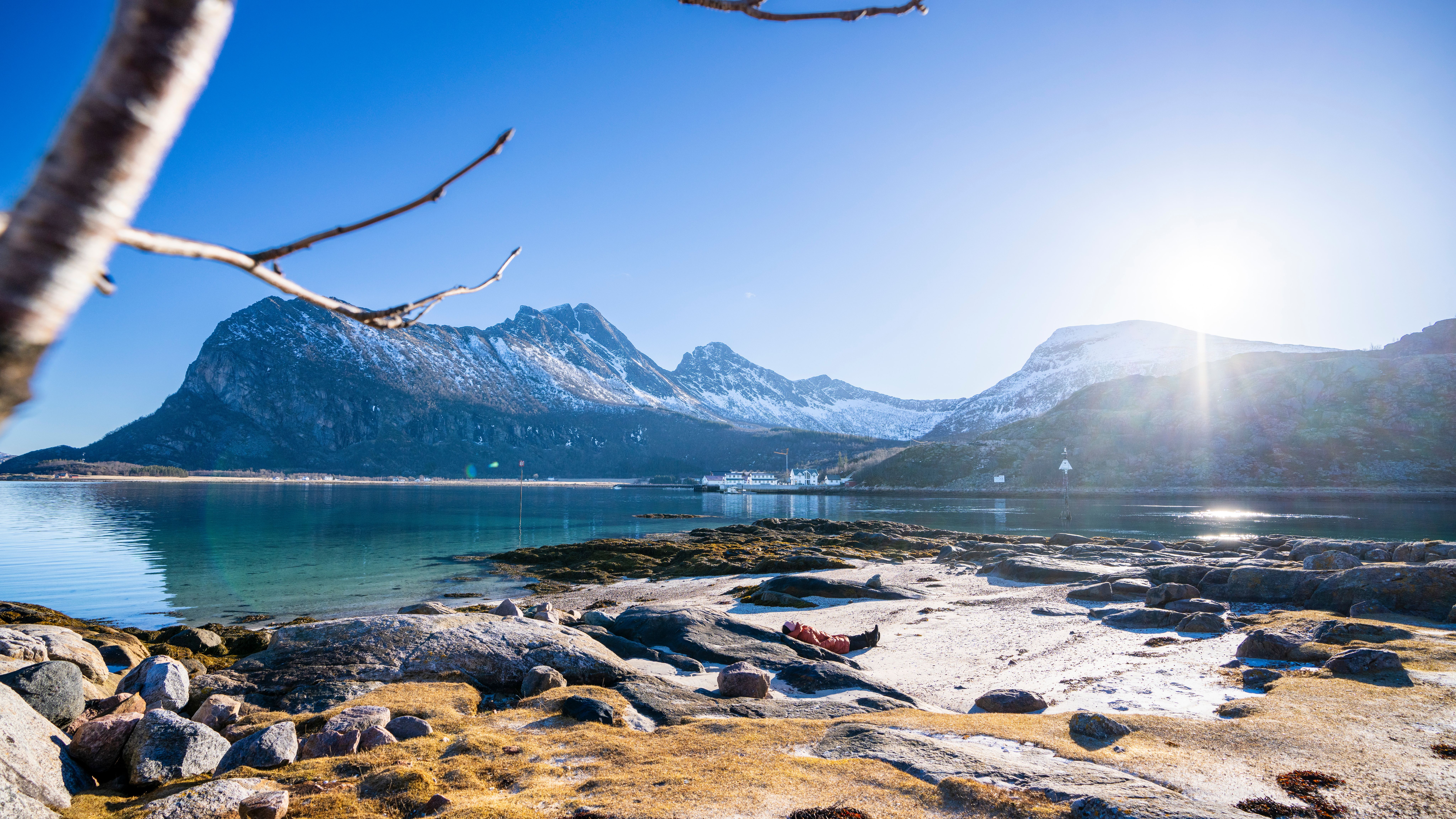 White beach and tall mountains in Steigen