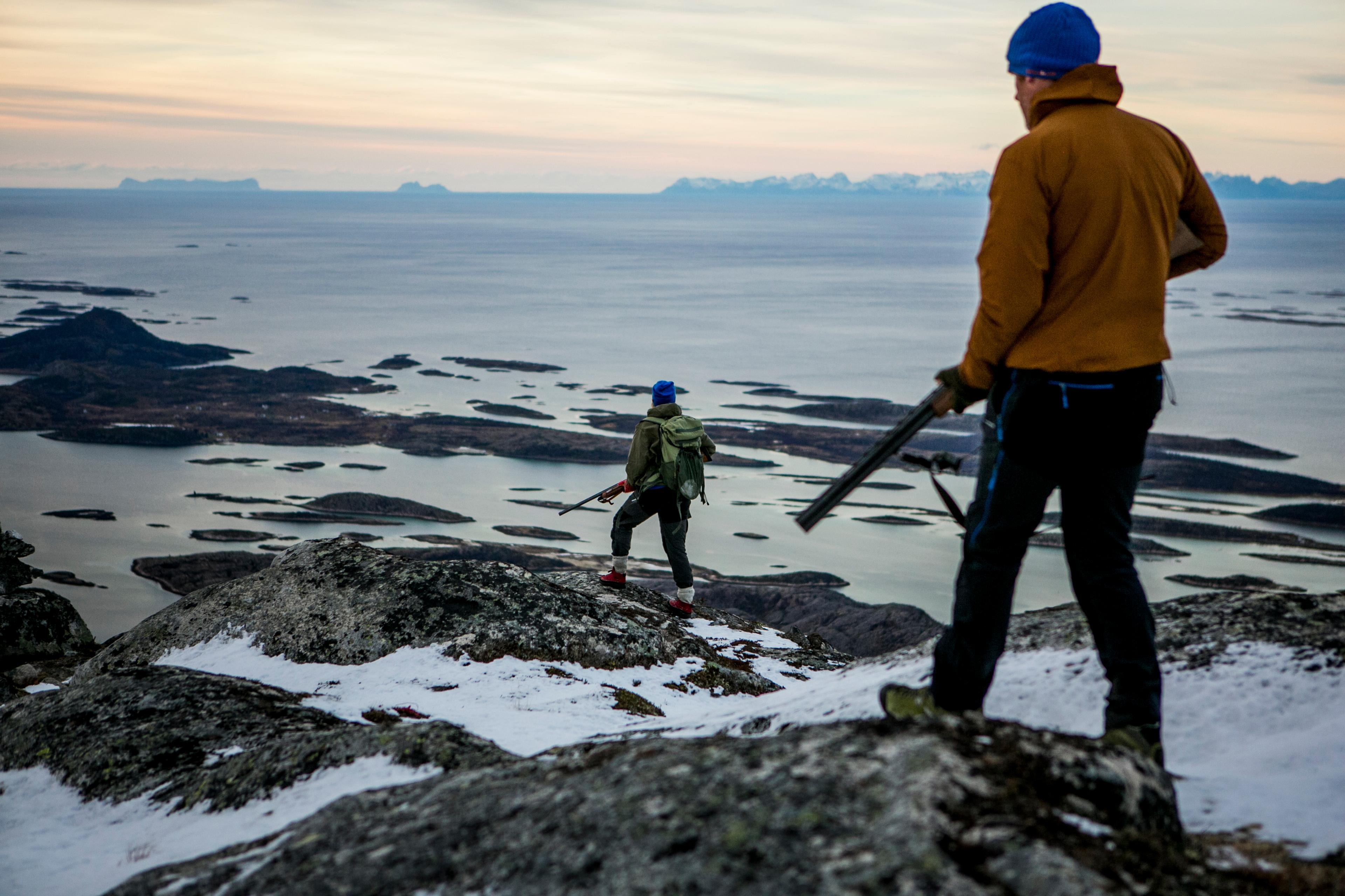 Et par på rypejakt i Steigen i Nordland, Nord-Norge