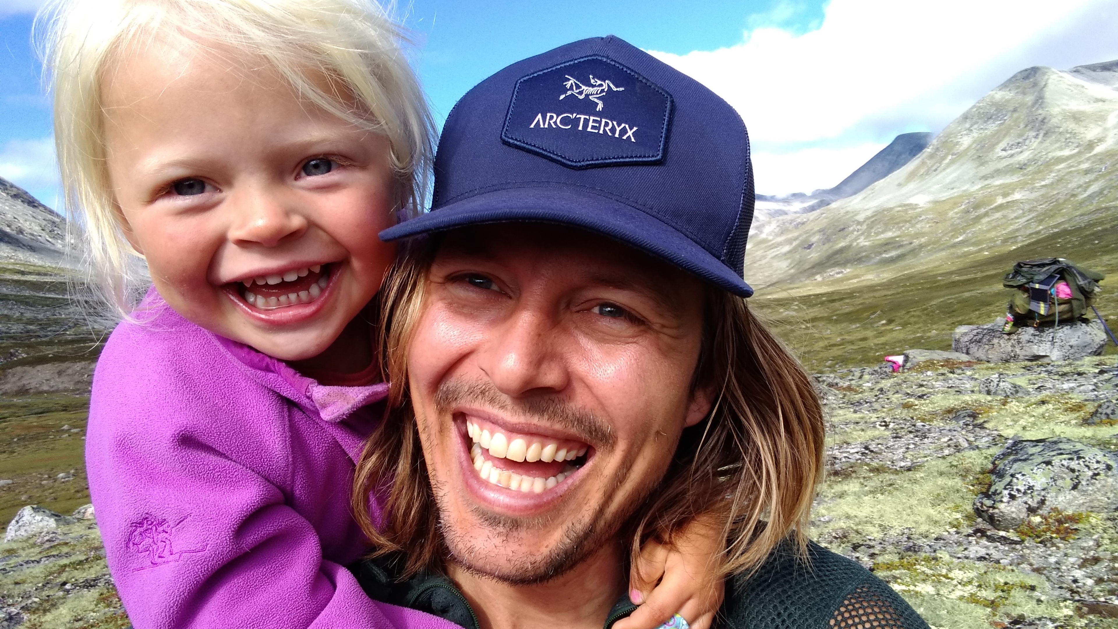 Nærbilde av Mina og Alexander i Stordalen i Dovrefjell-Sunndalsfjella National Park på Vestlandet