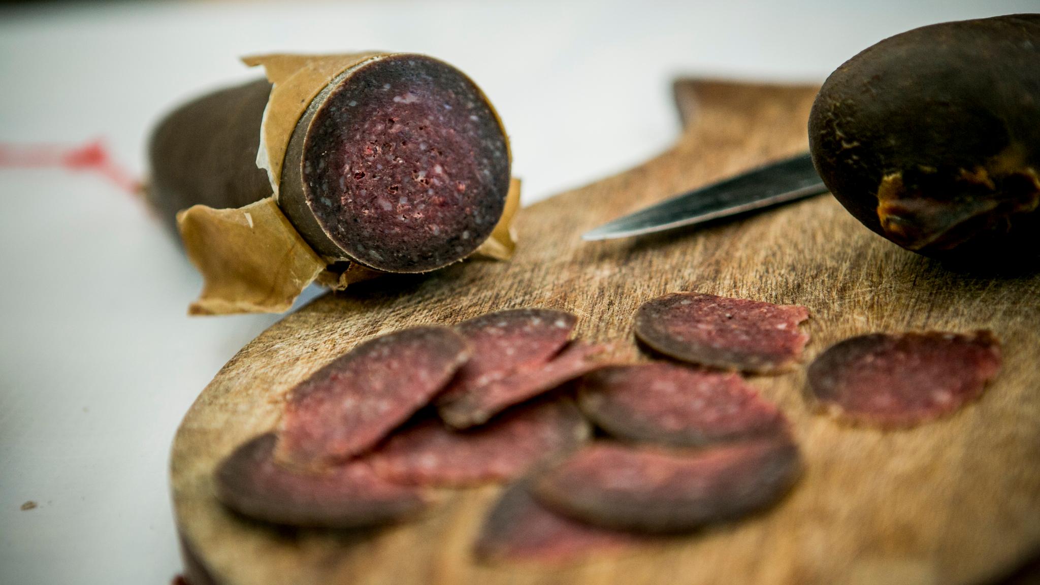 Local sausage from Valdres on a plank.