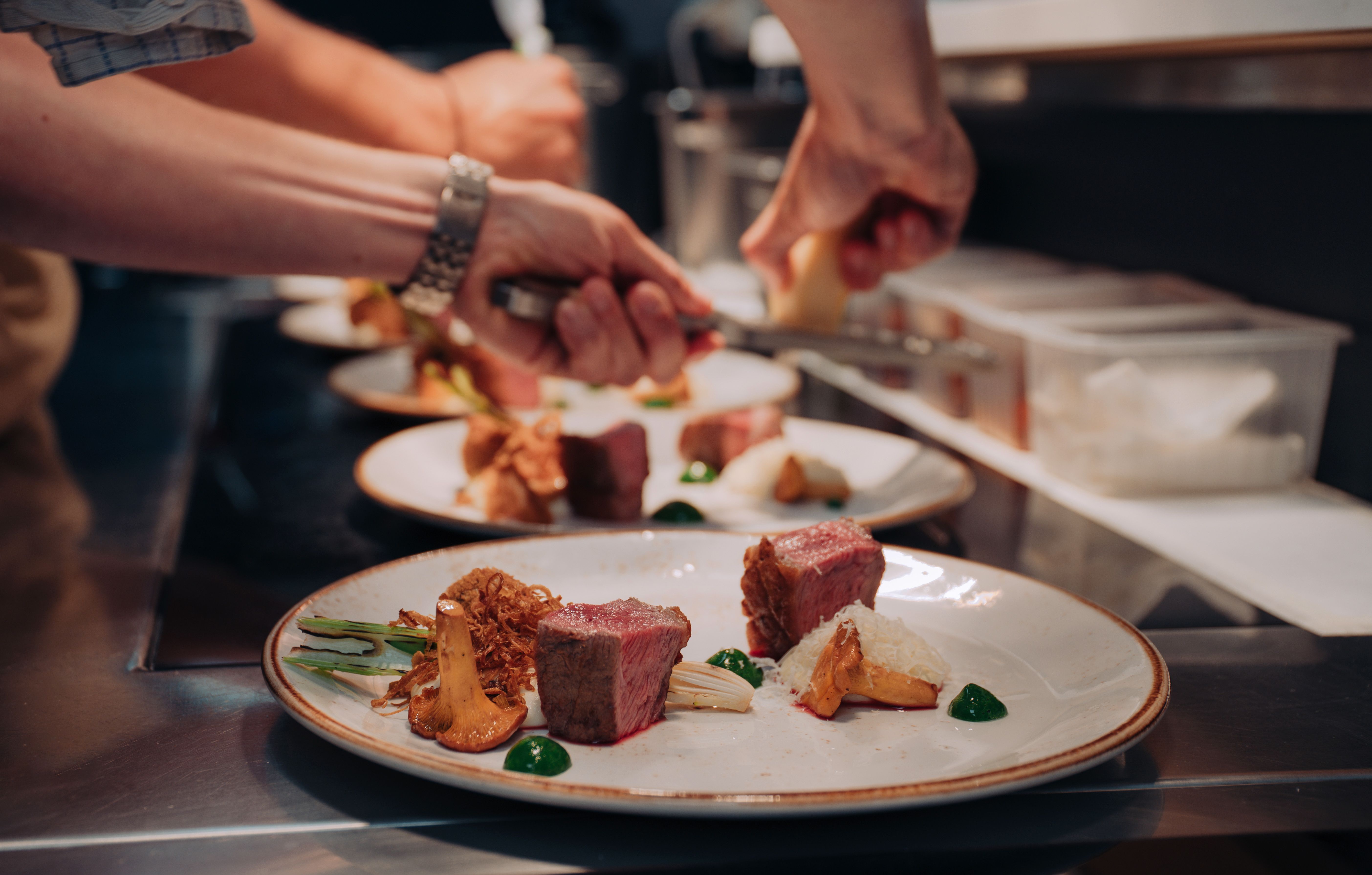 Chefs making food at Jakob & Gabriel Folkegourmet in Skien