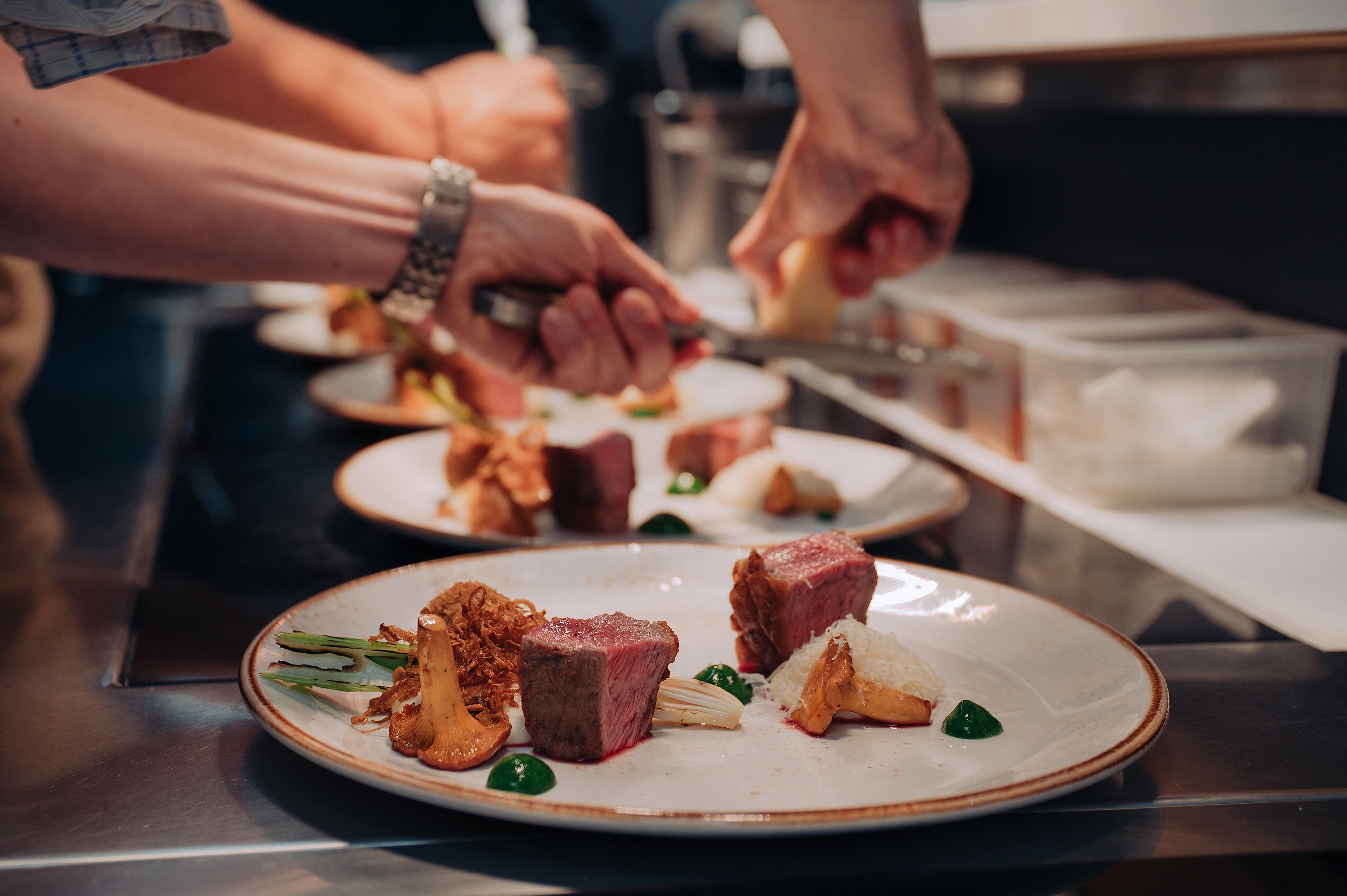 Chefs making food at Jakob & Gabriel Folkegourmet in Skien