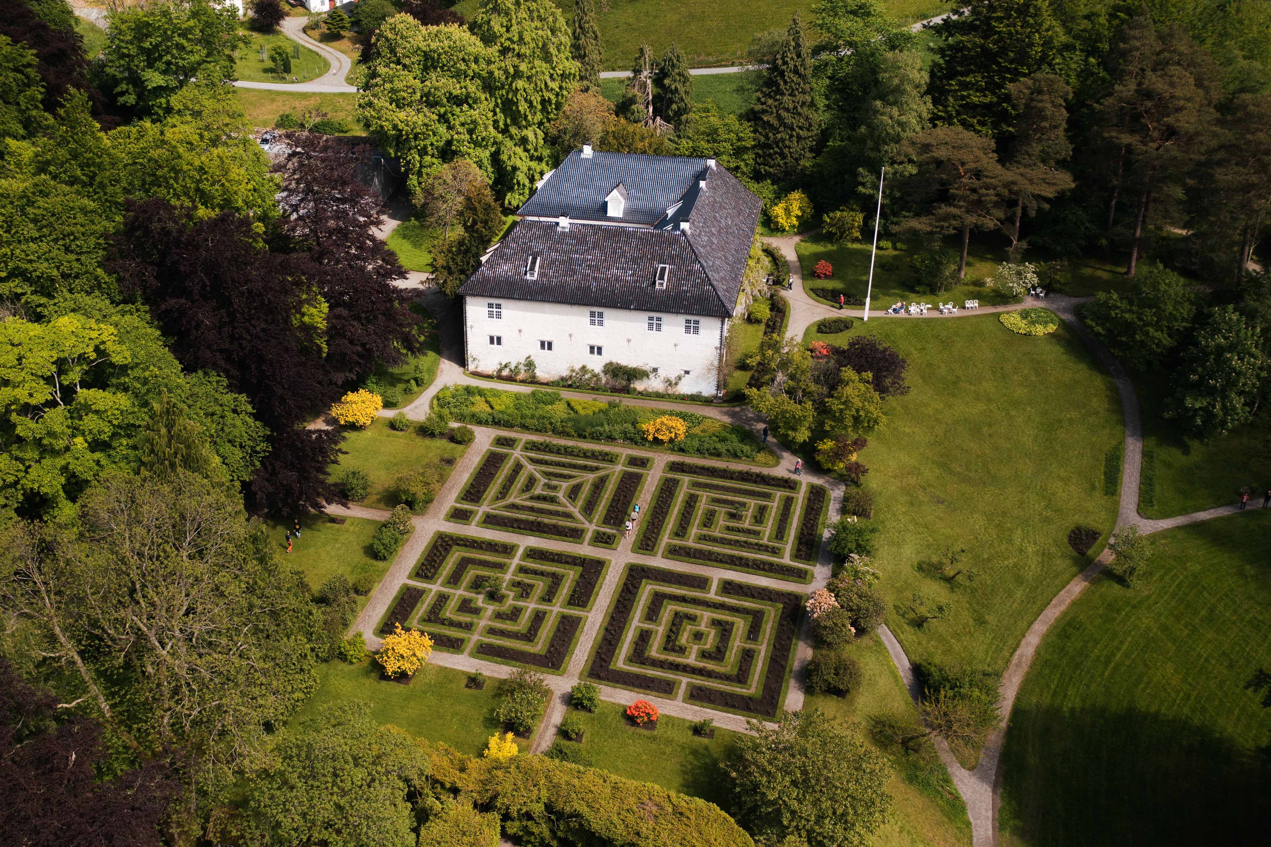 Air photo of the barony of Rosendal and the garden outside