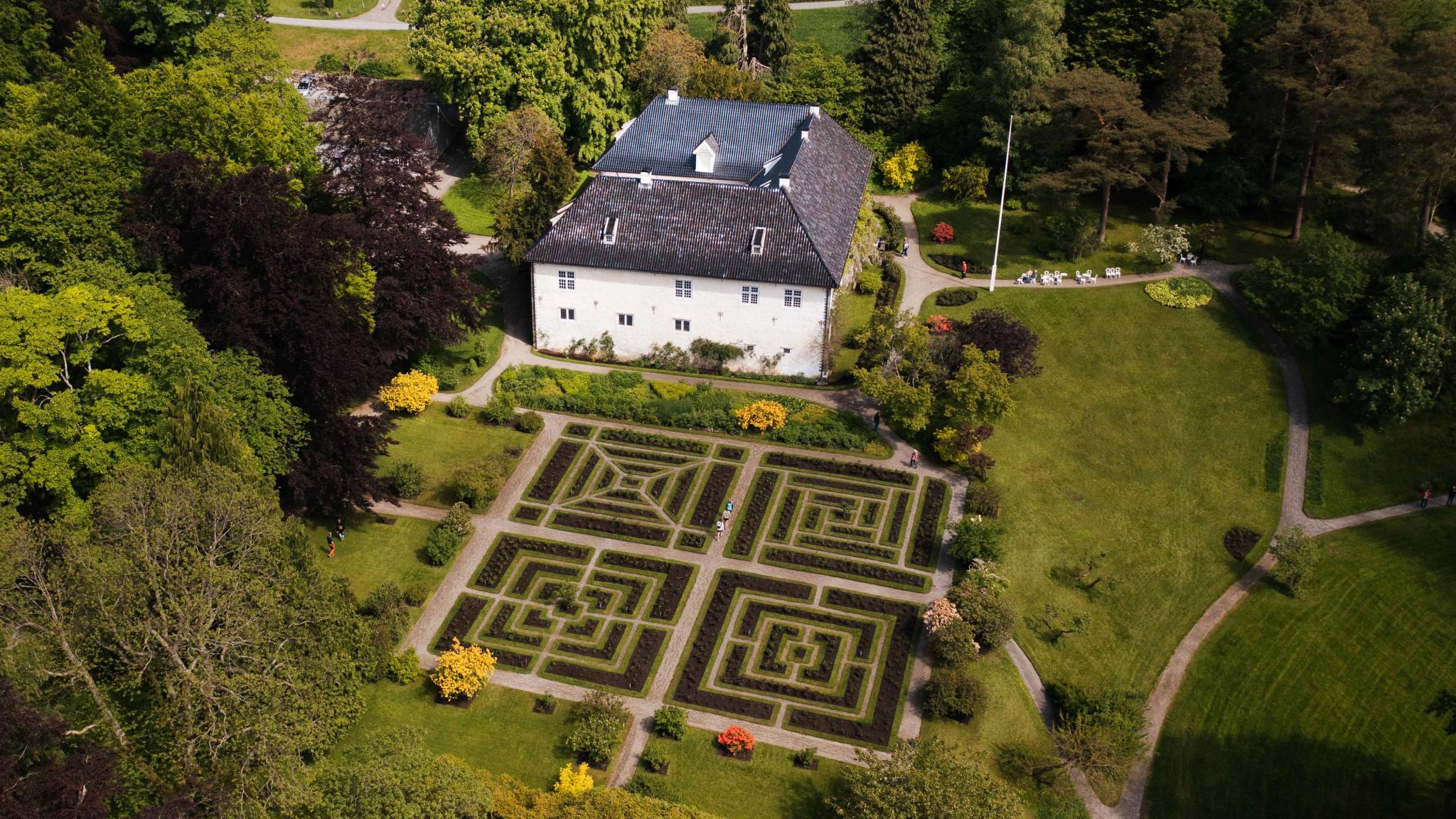 Air photo of the barony of Rosendal and the garden outside