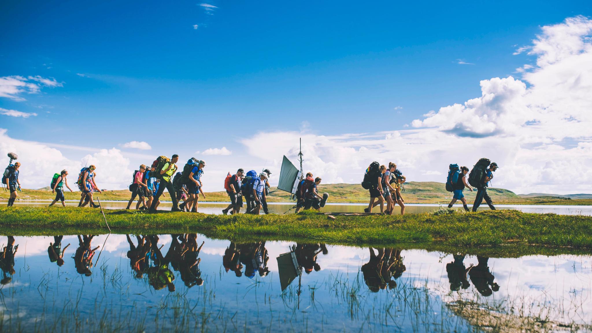 Større gruppe på tur over Hardangervidda