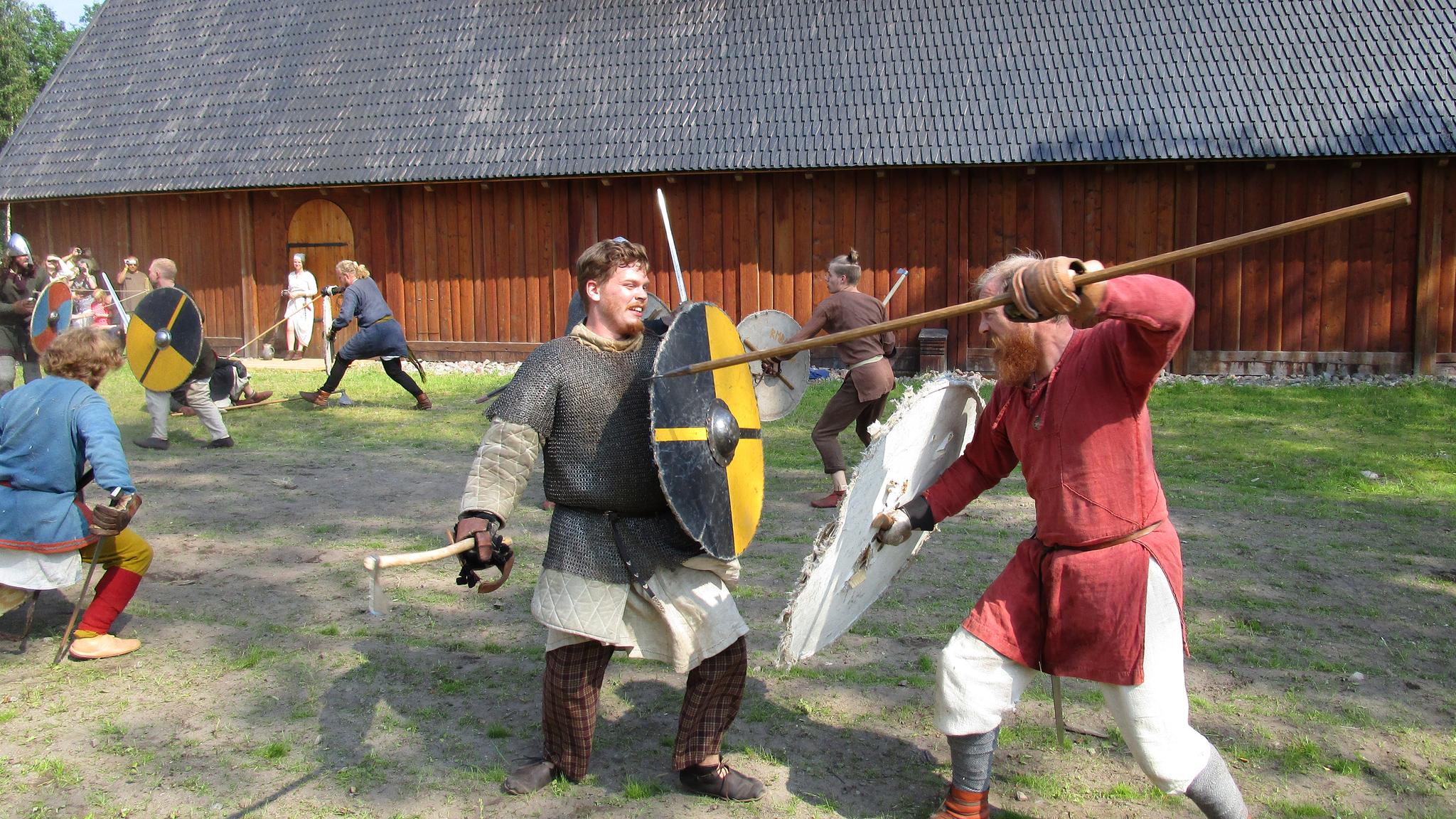 Vikinger sloss på Midgard Vikingsenter, Borre, Horten