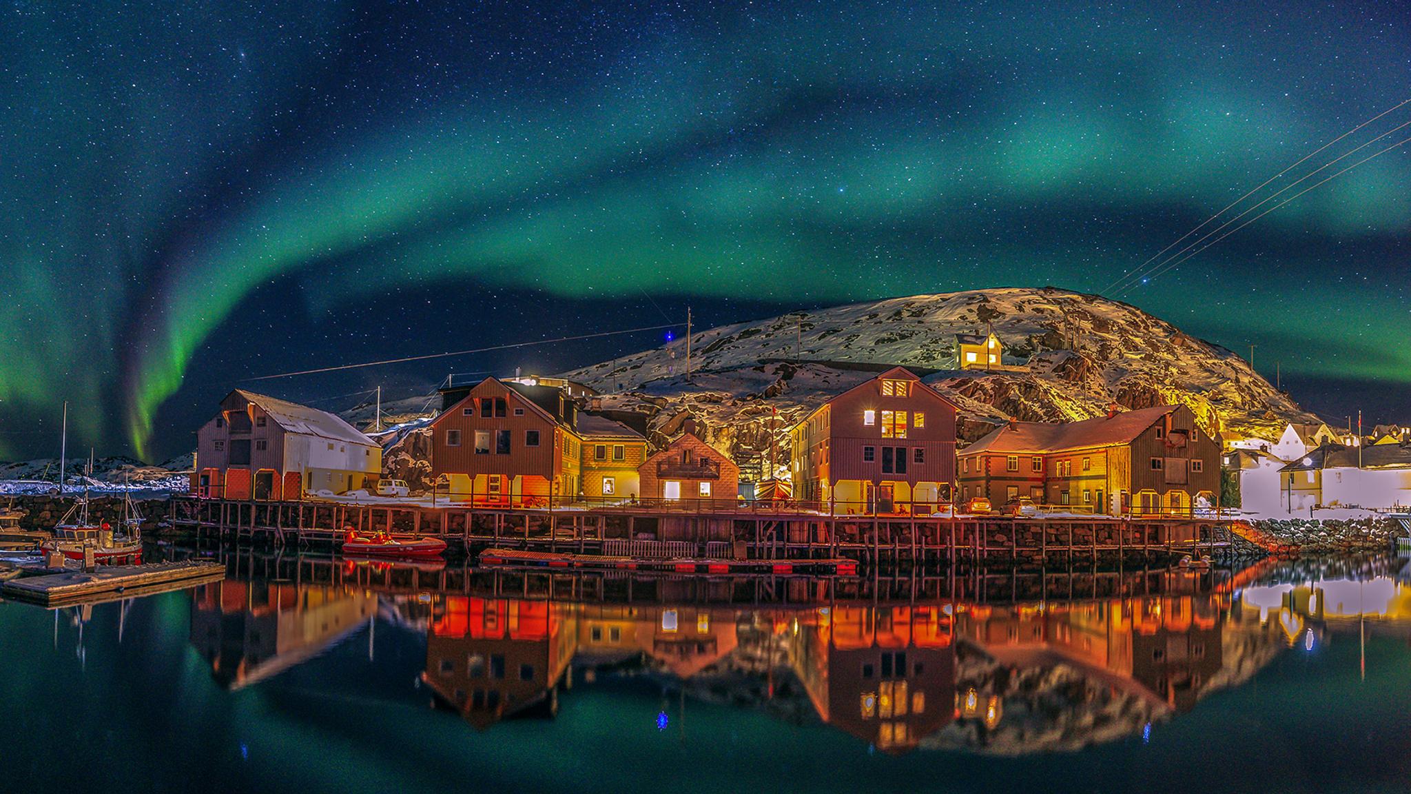 Northern lights over the fishing village Nyksund in Vesterålen, Northern Norway