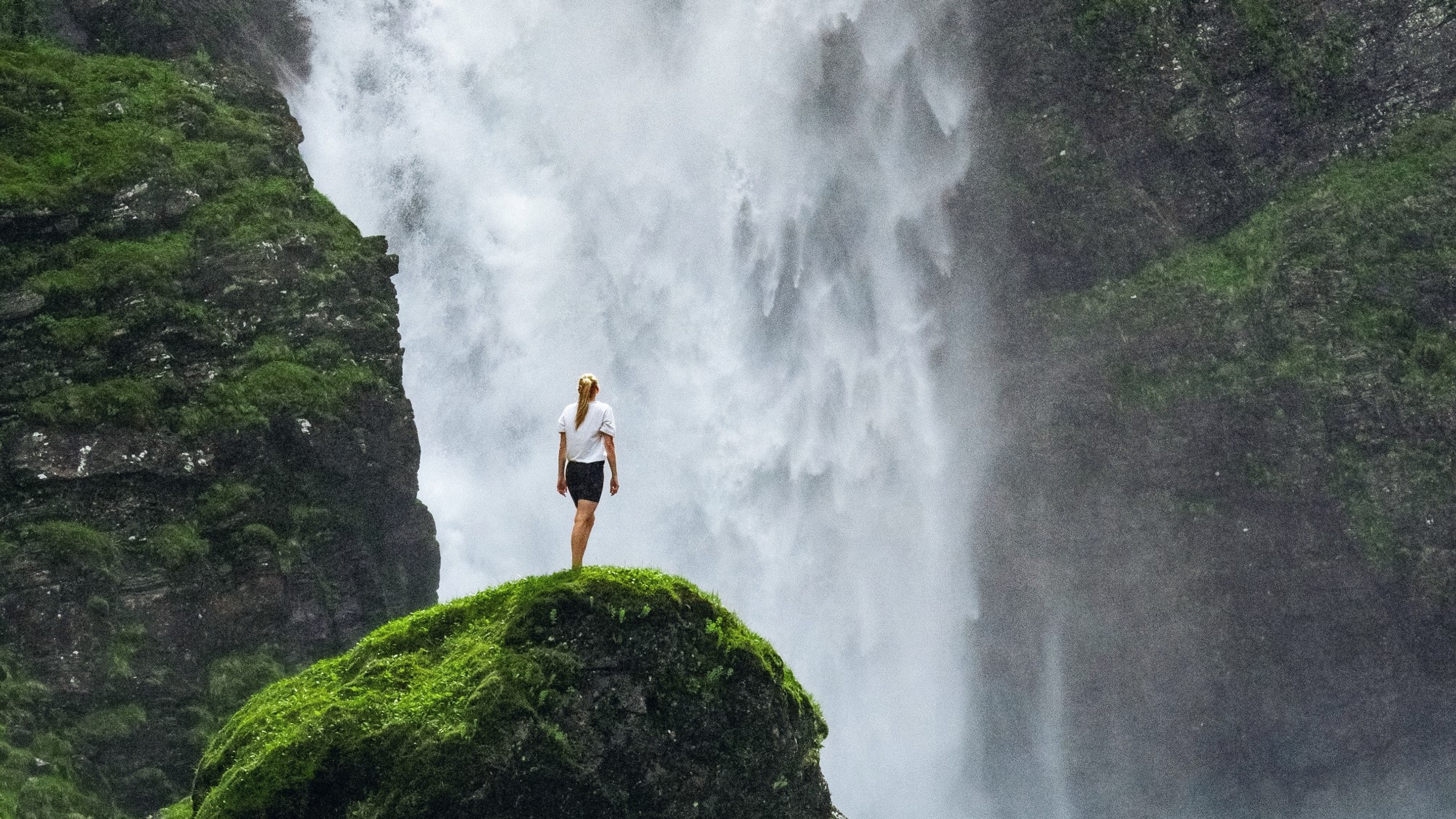 Girl in front of Stalheimsfossen waterfall in Voss
