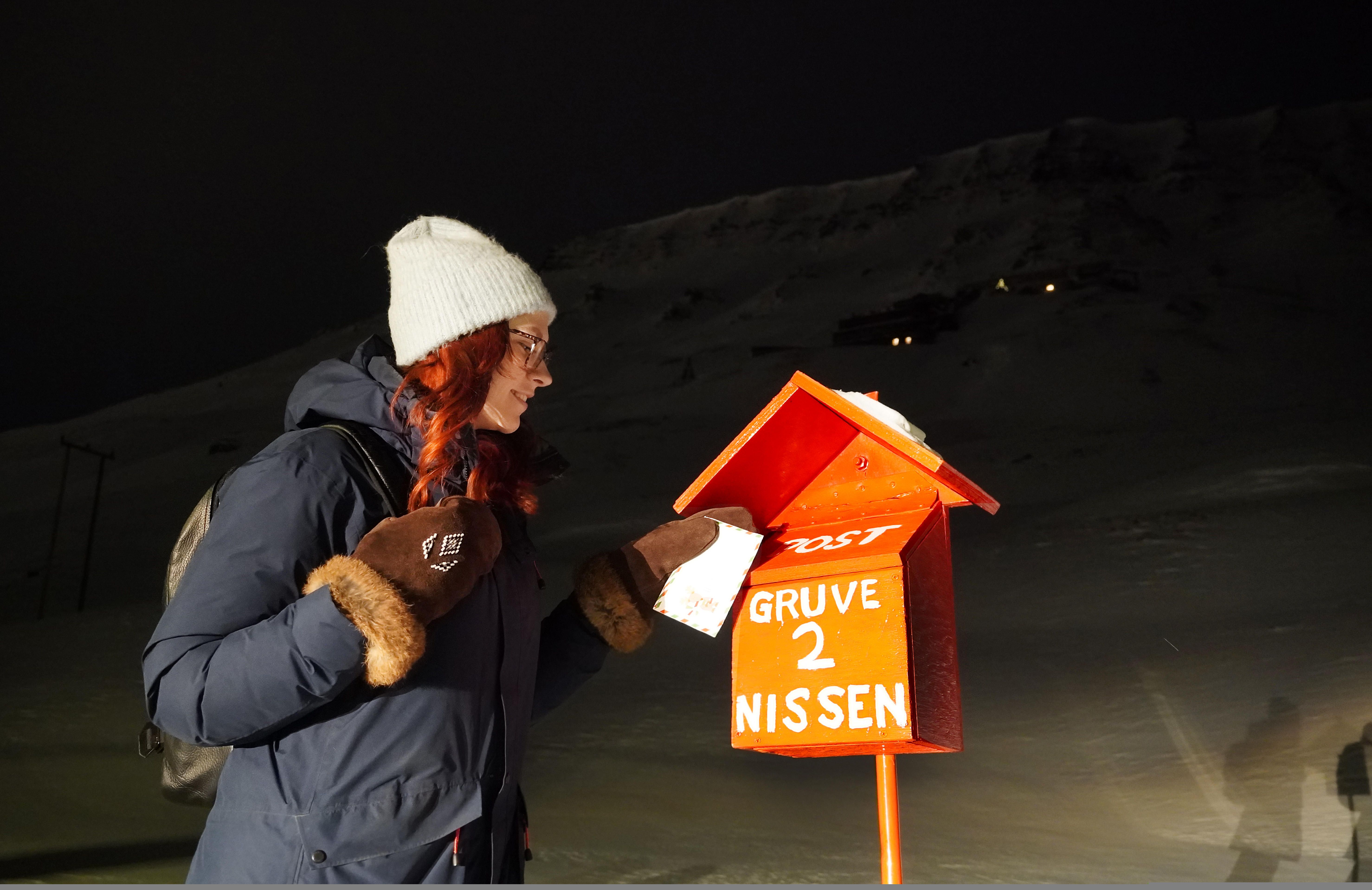 Women and Santa´s post box