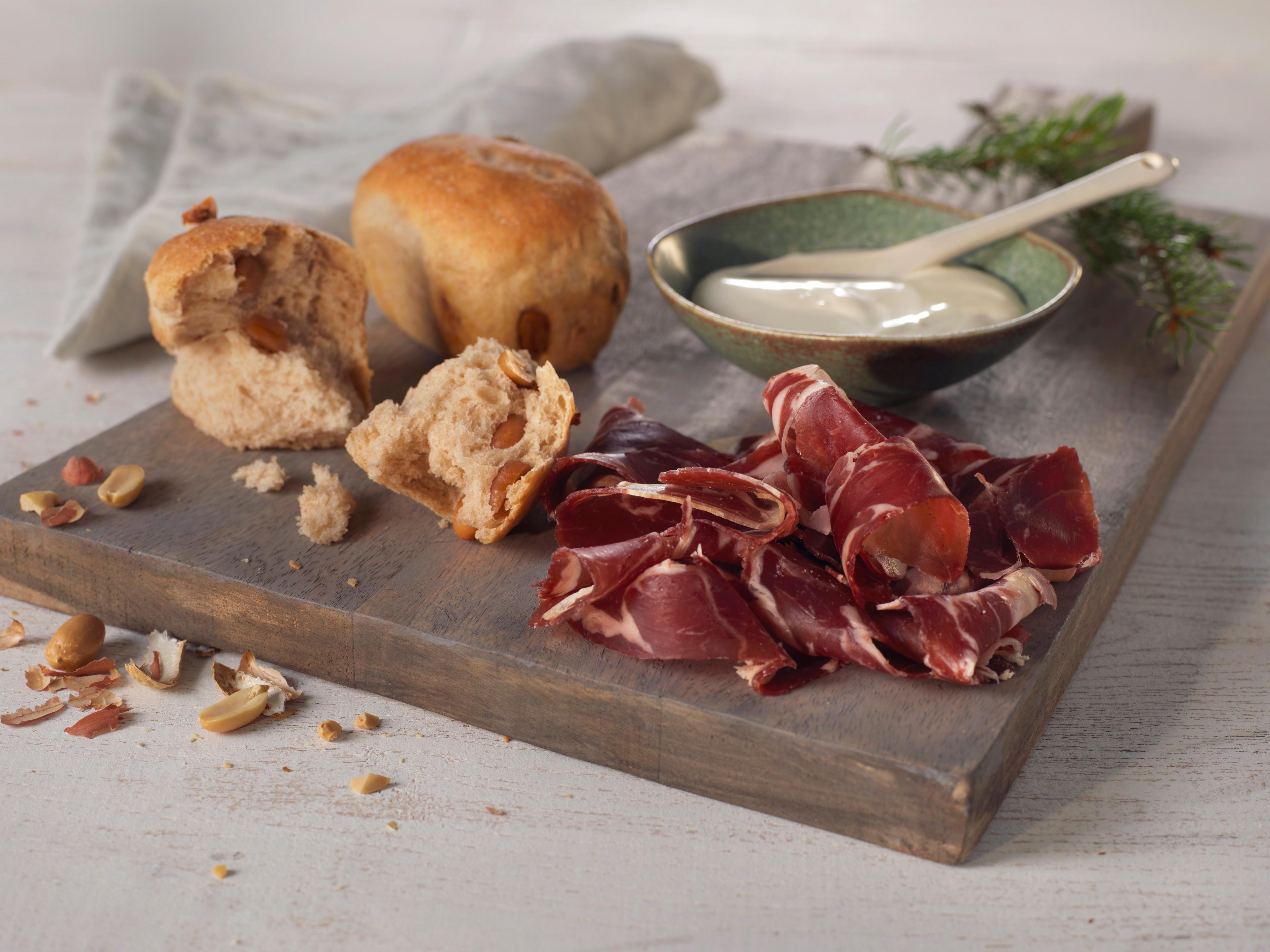 Slices of Fenalår on a cutting board
