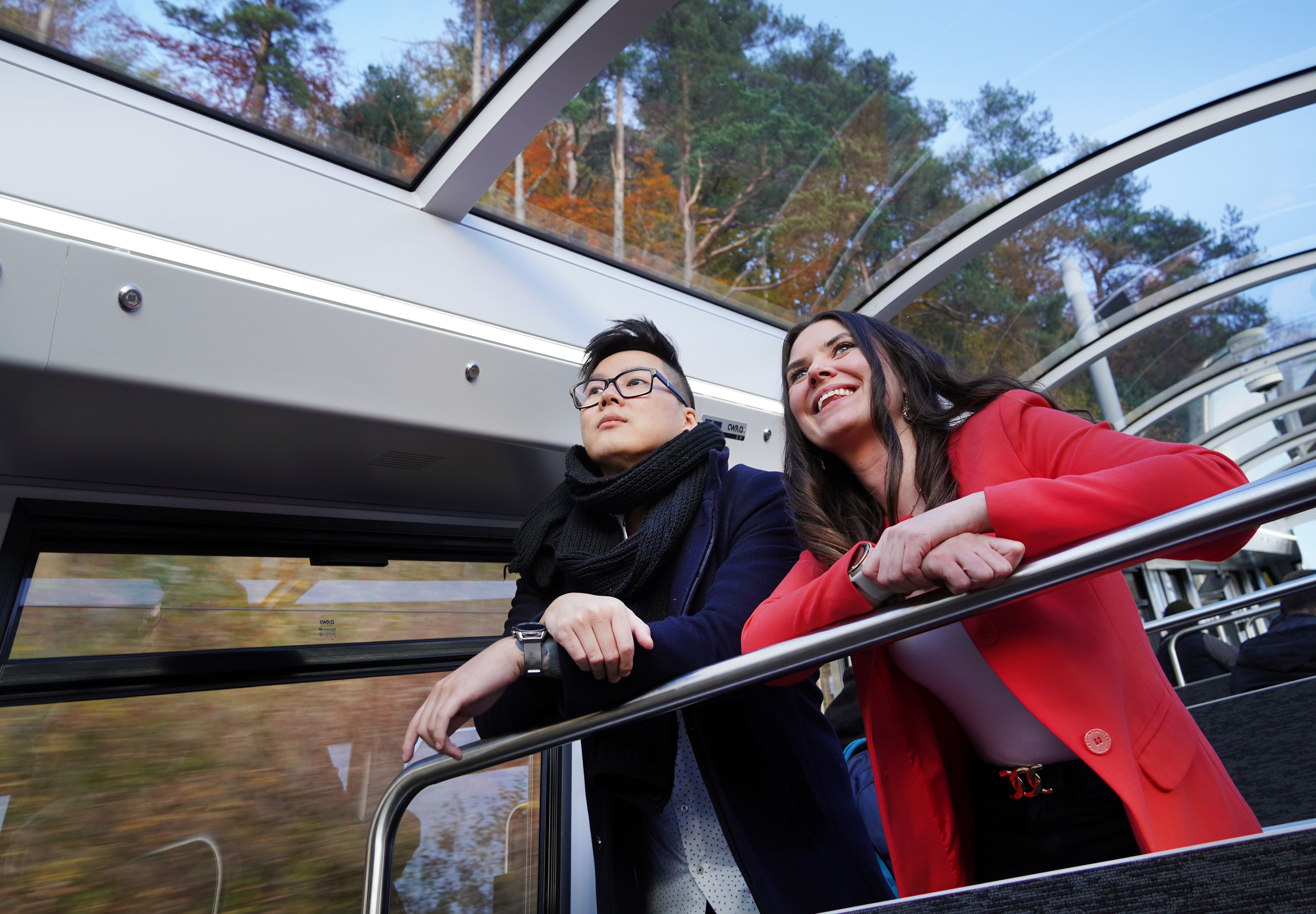 To personer tar Fløibanen i Bergen