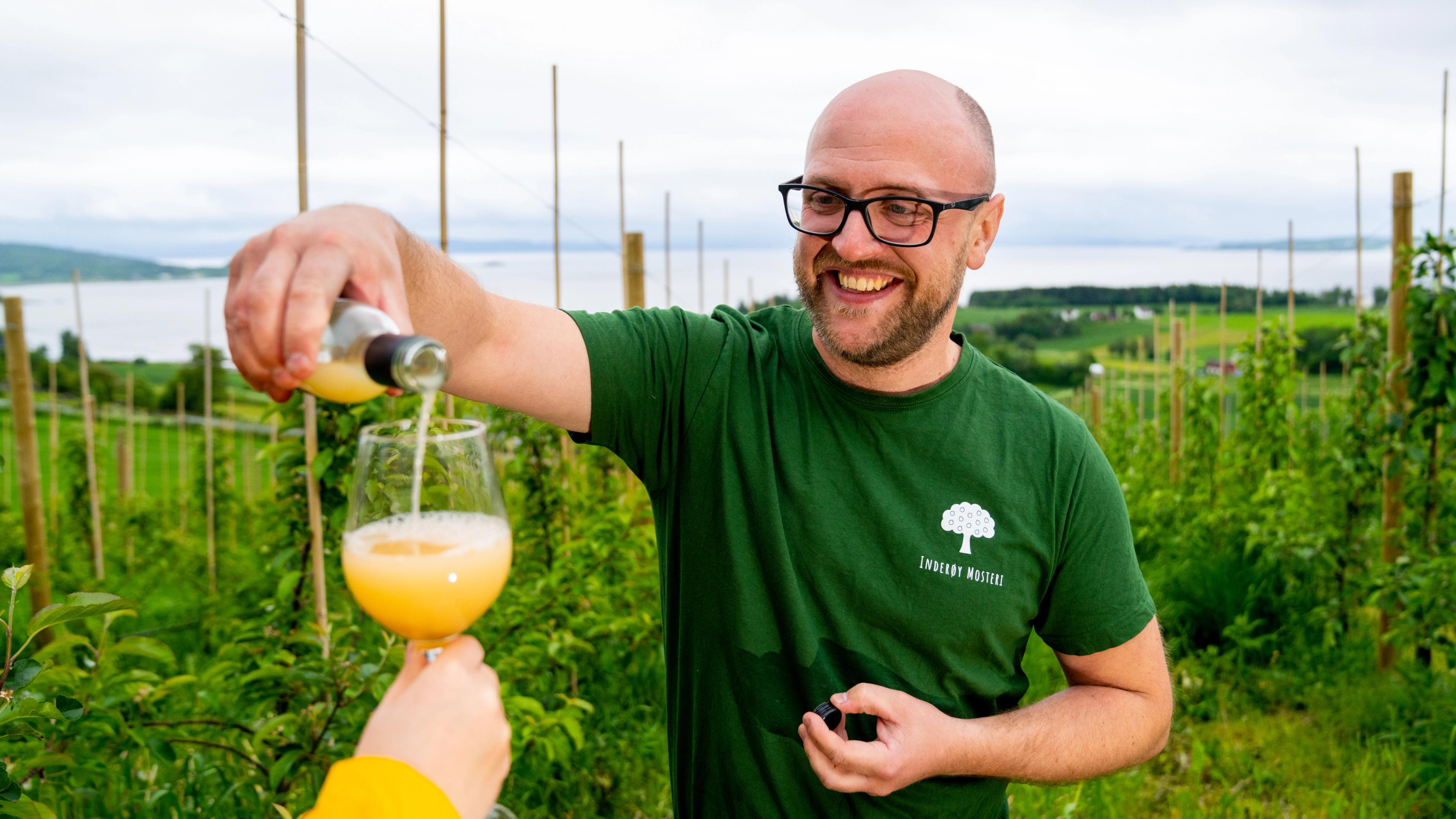 Getting a taste of local apple juice from Inderøy Mosteri in Inderøy