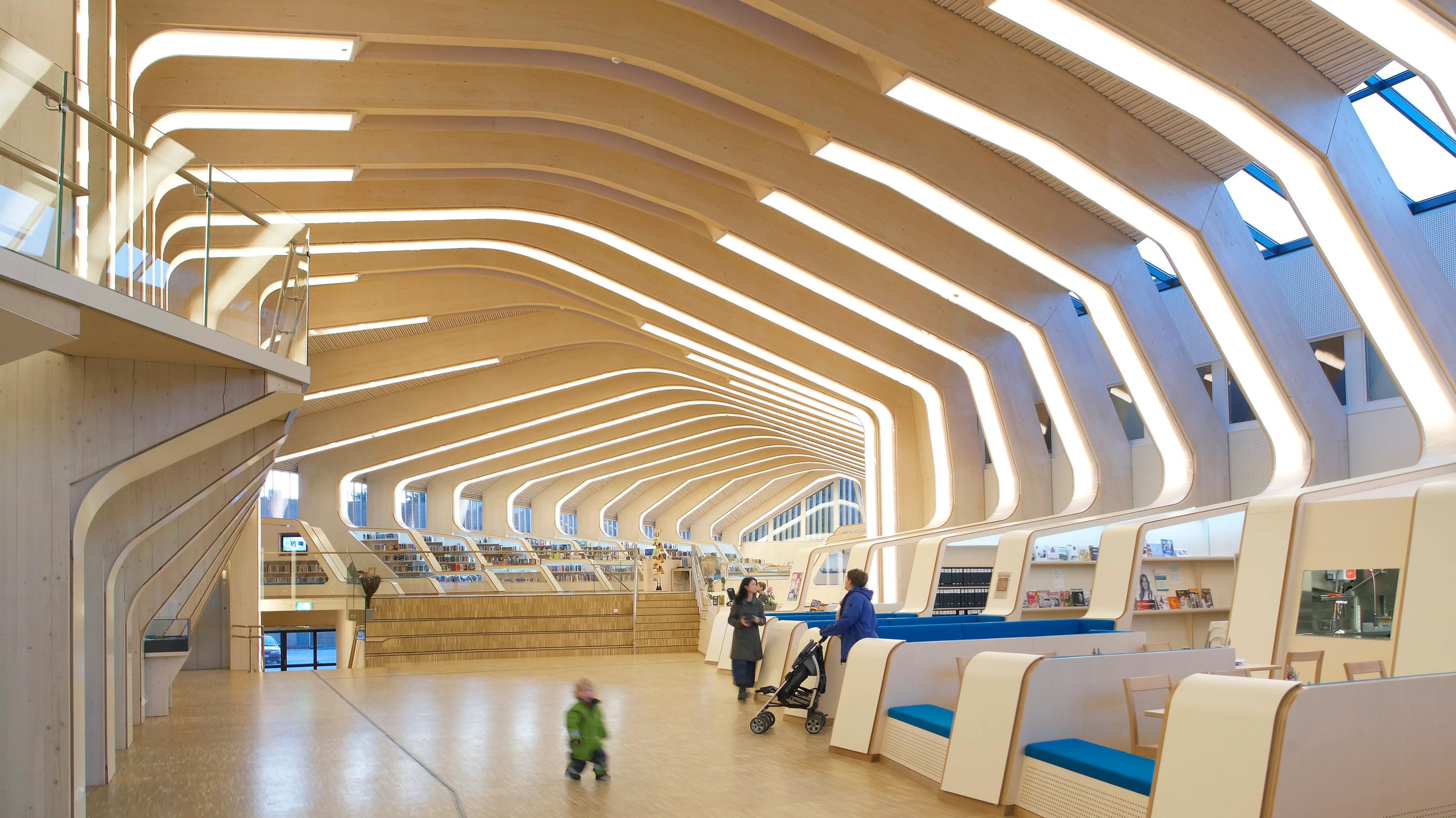 Inside Vennesla library, 1 av 6 libraries you need to visit in Norway