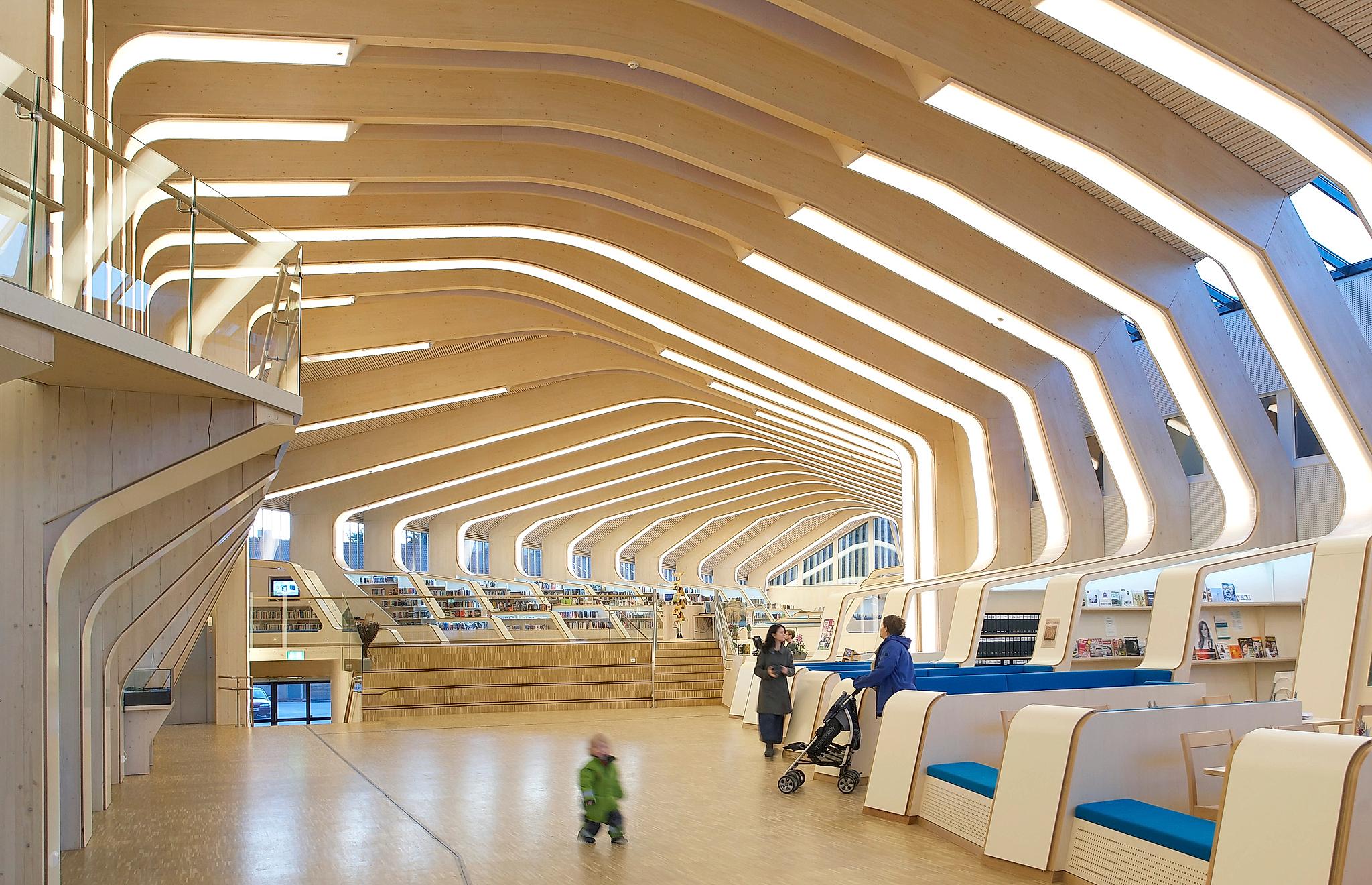 Inside Vennesla library, 1 av 6 libraries you need to visit in Norway