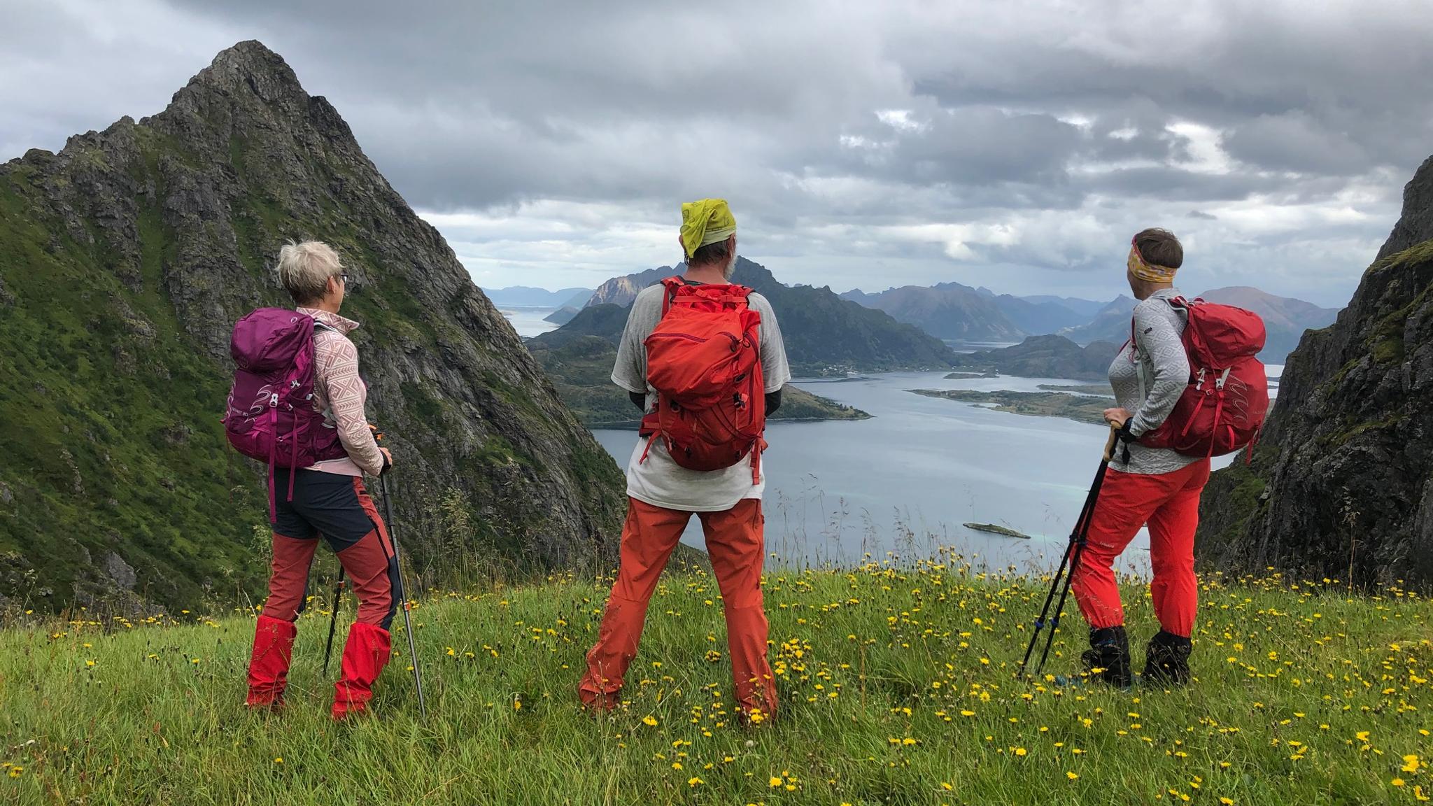 Three people watching the view from Dronningruta (The Queens route) in Bø, Kremmardalskaret, Northern Norway