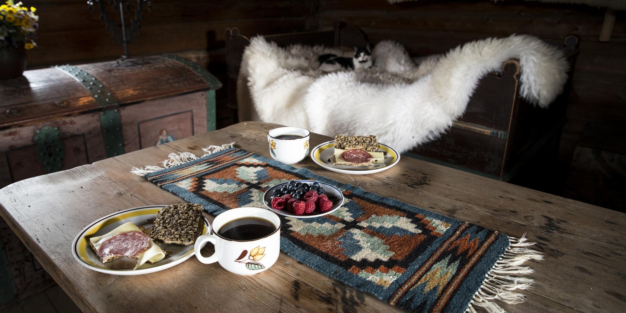 Food on an old wooden table at Sygard Grytting