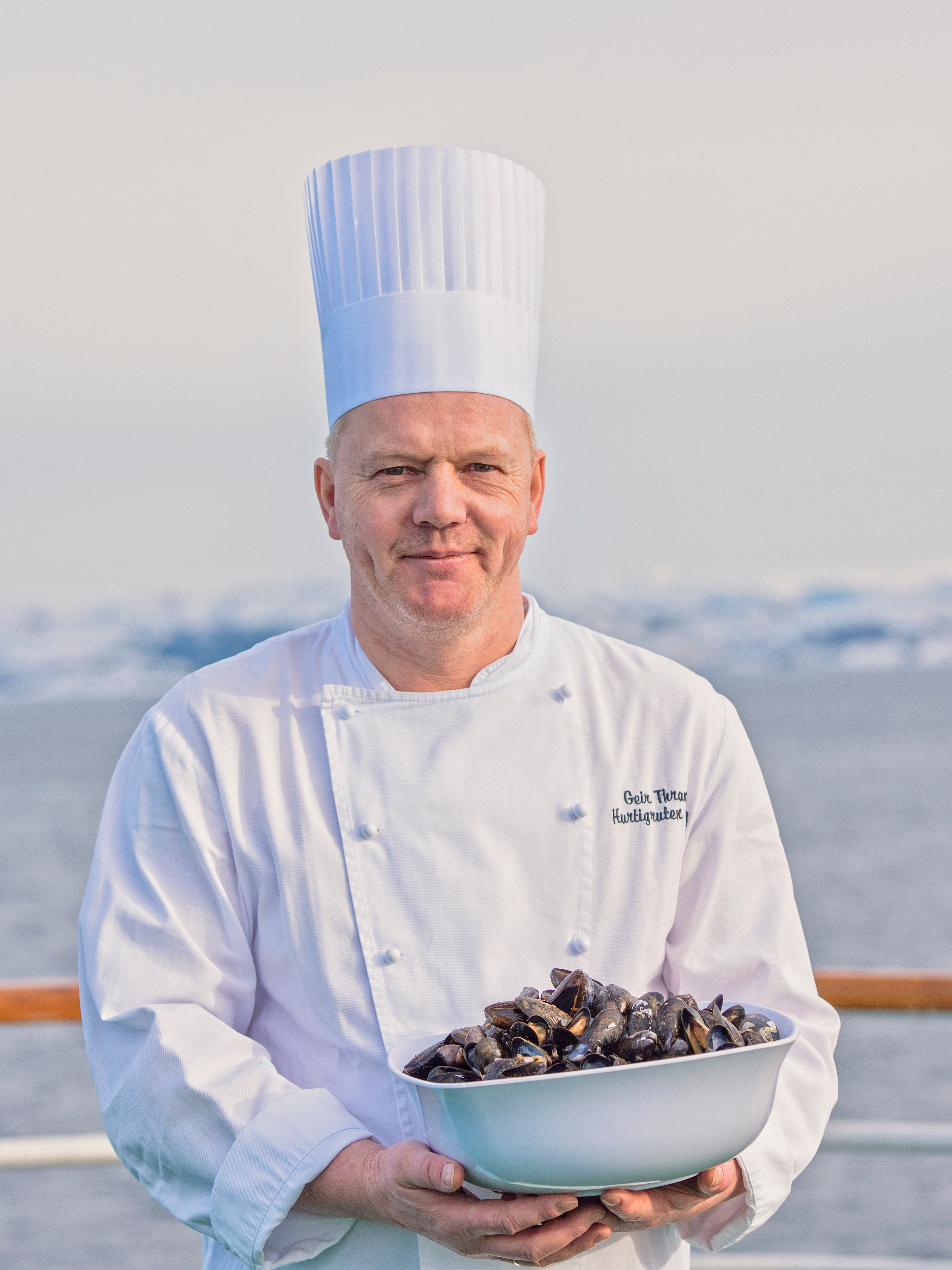 Chef holding mussels on Hurtigruten's deck