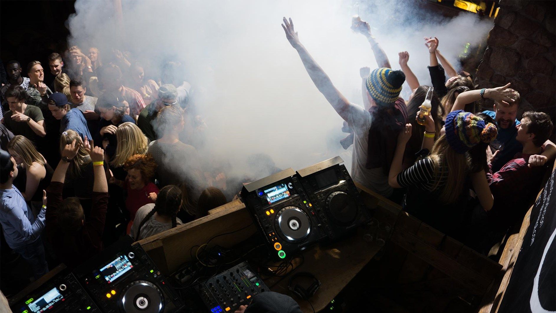 Après-ski at Restaurant Laaven in Trysil, Eastern Norway, with a crowd of people dancing