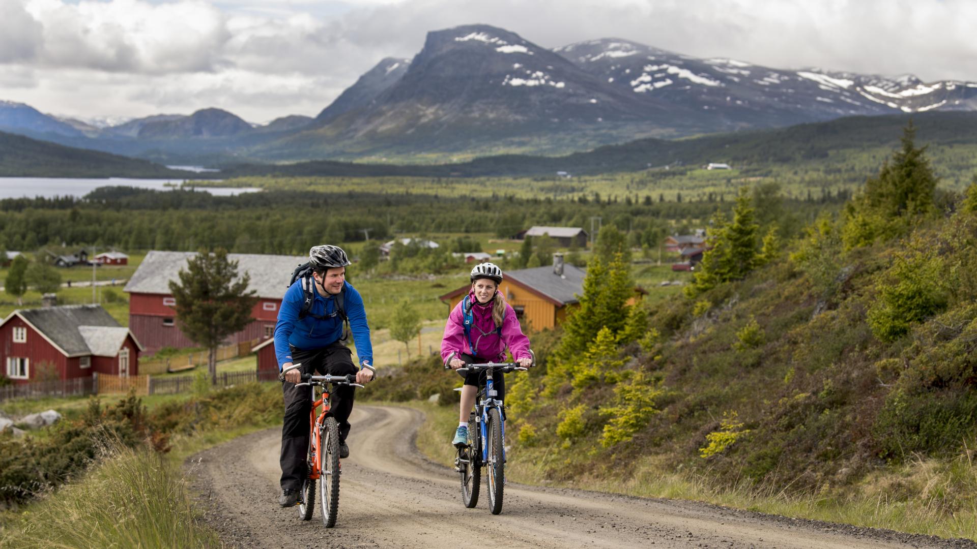 Two persons biking in Valdres