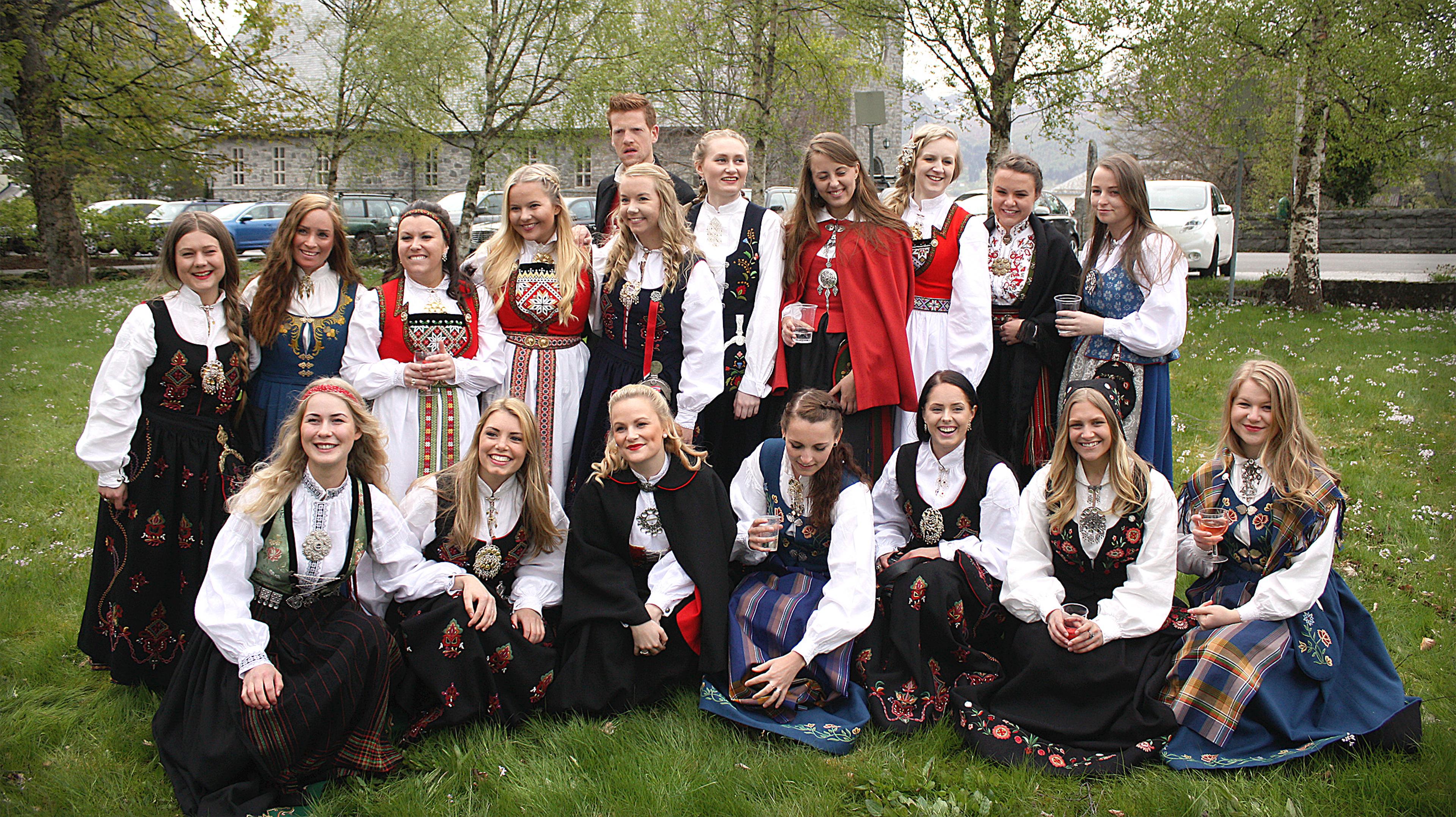 Many women and a man in different bunads, traditional costumes on graduation in Volda in Fjord Norway