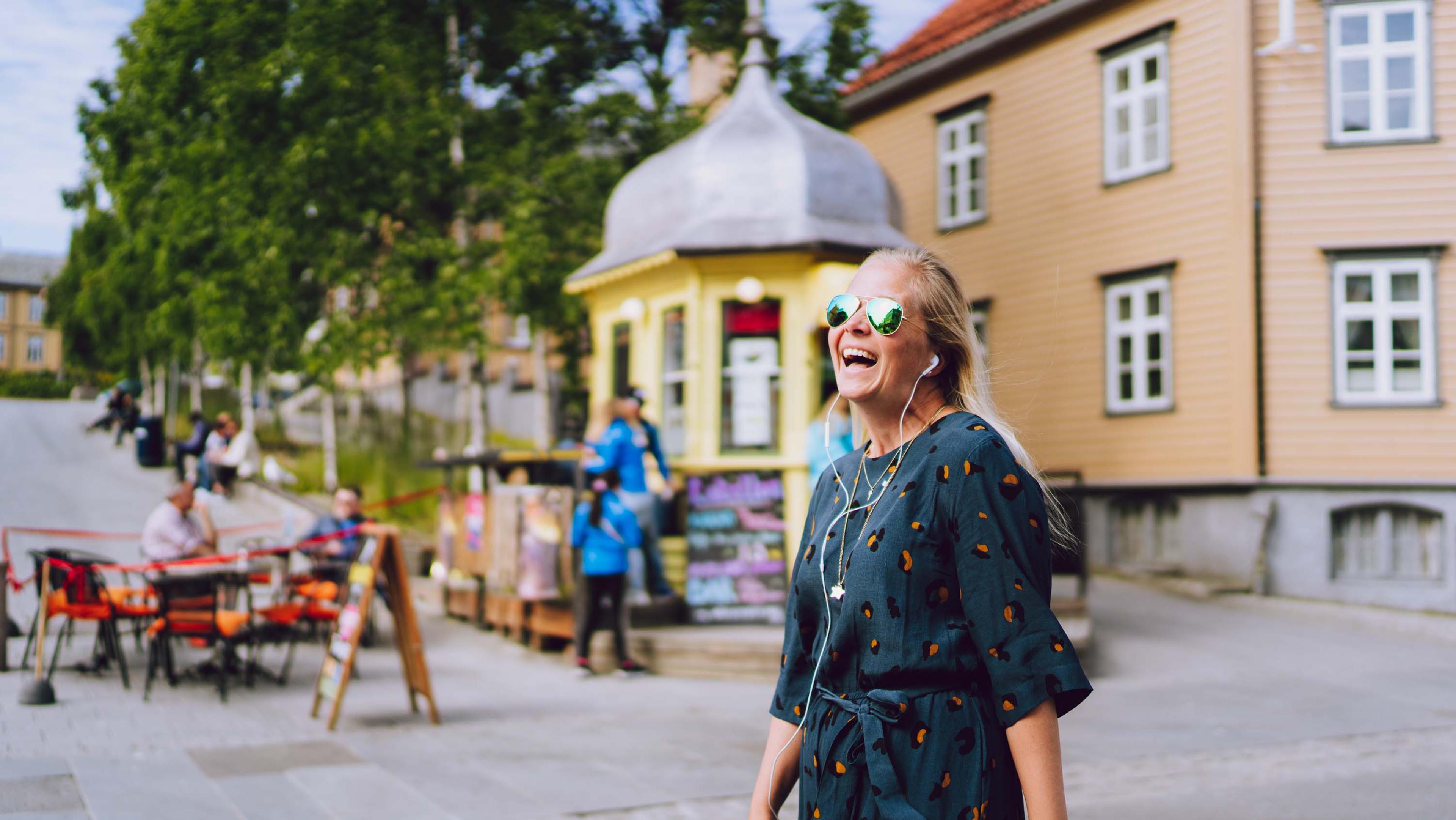 A woman is smiling outside the kiosk Raketten in Tromsø, Northern Norway