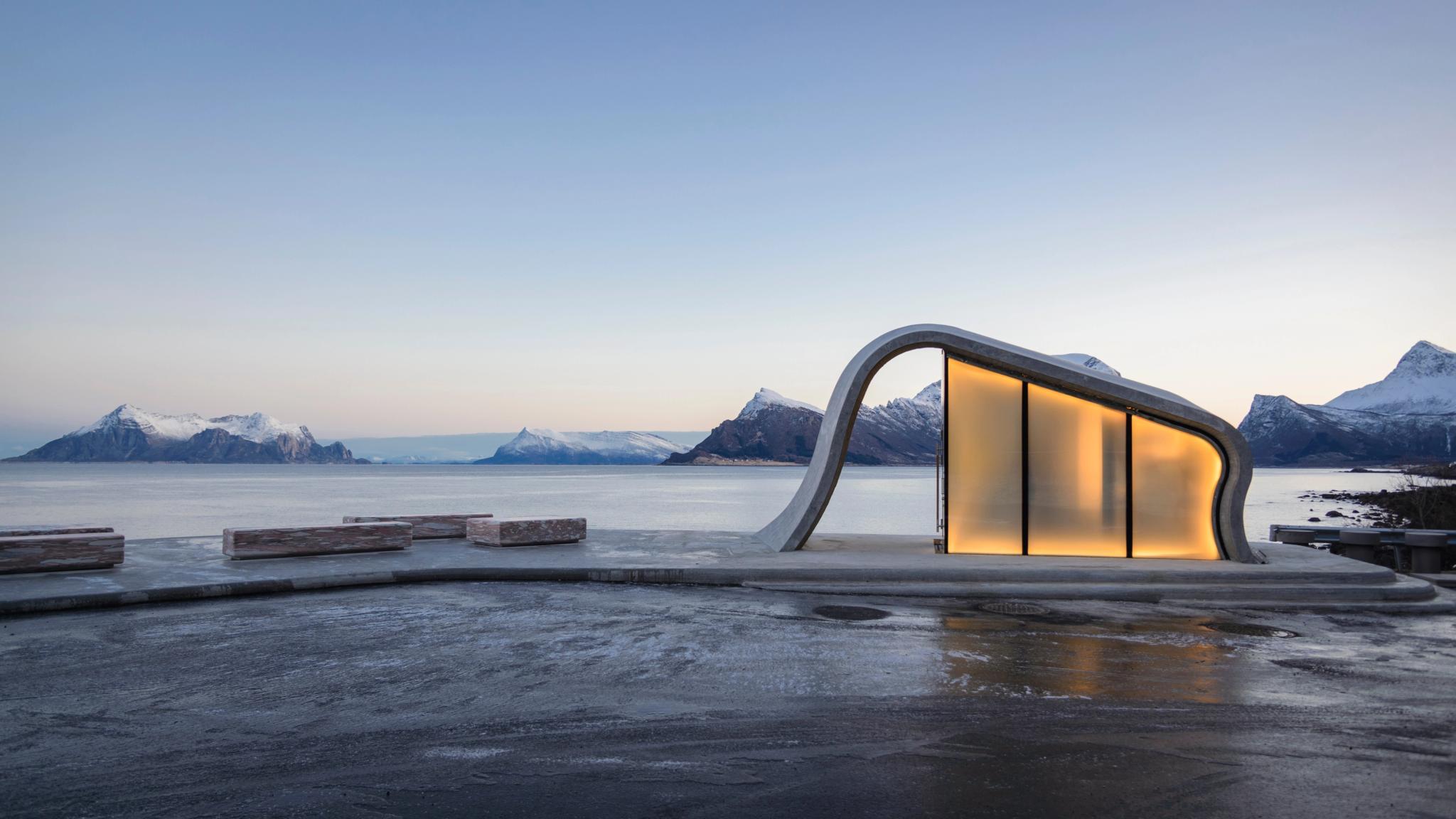 Toaletten Ureddplassen längs Helgelandskusten i Nord-Norge