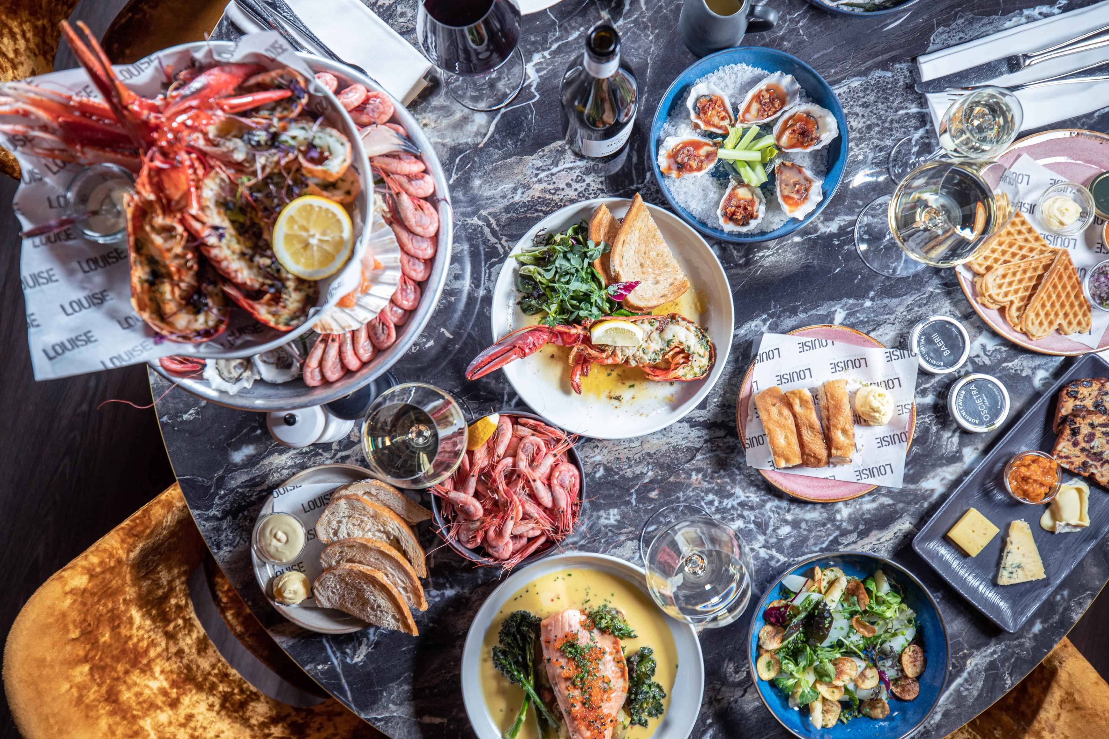 Shrimps, lobsters and seafood dishes on a table